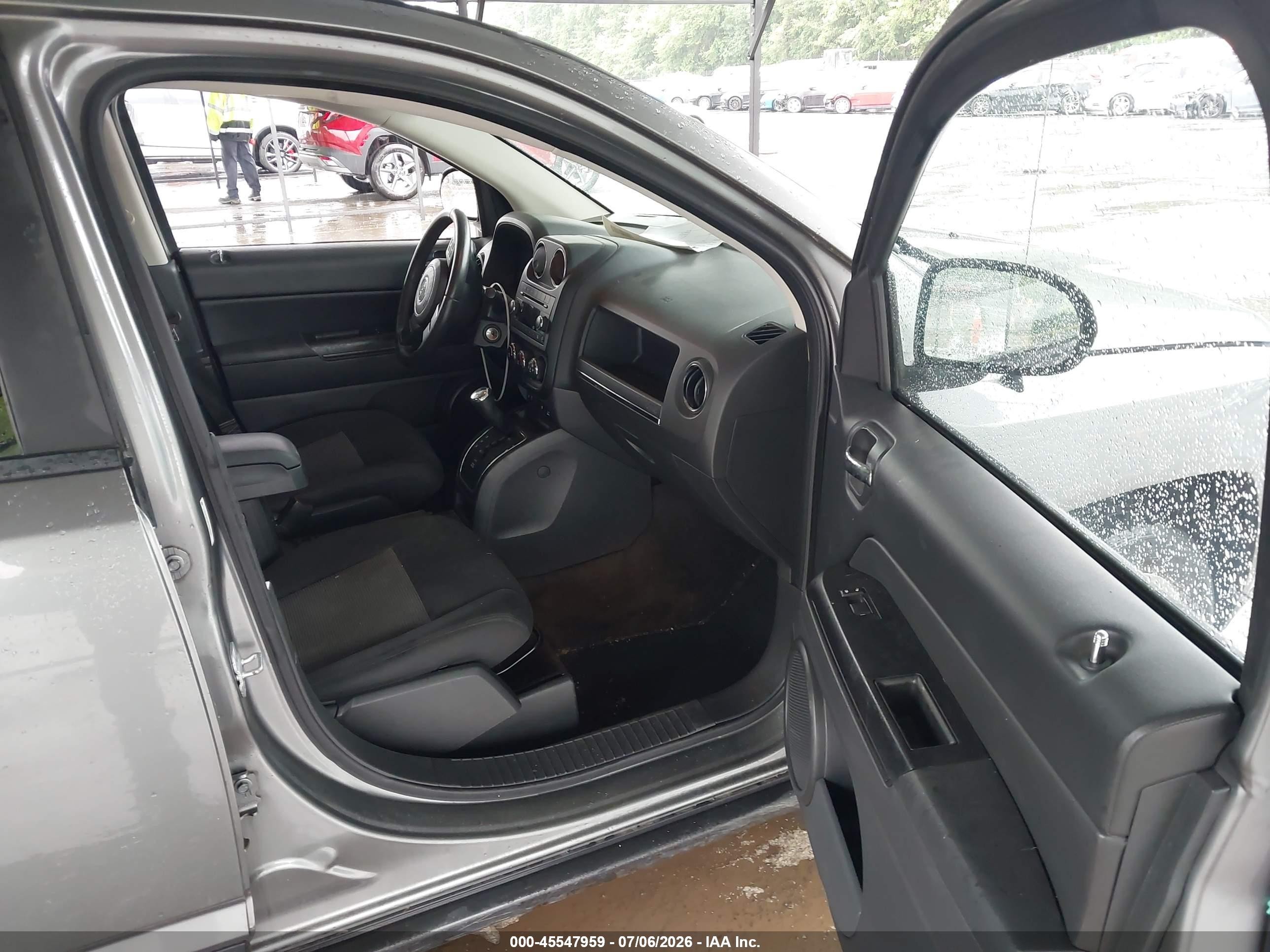 2013 Jeep Compass Latitude Gray vin: 1C4NJDEB2DD237138