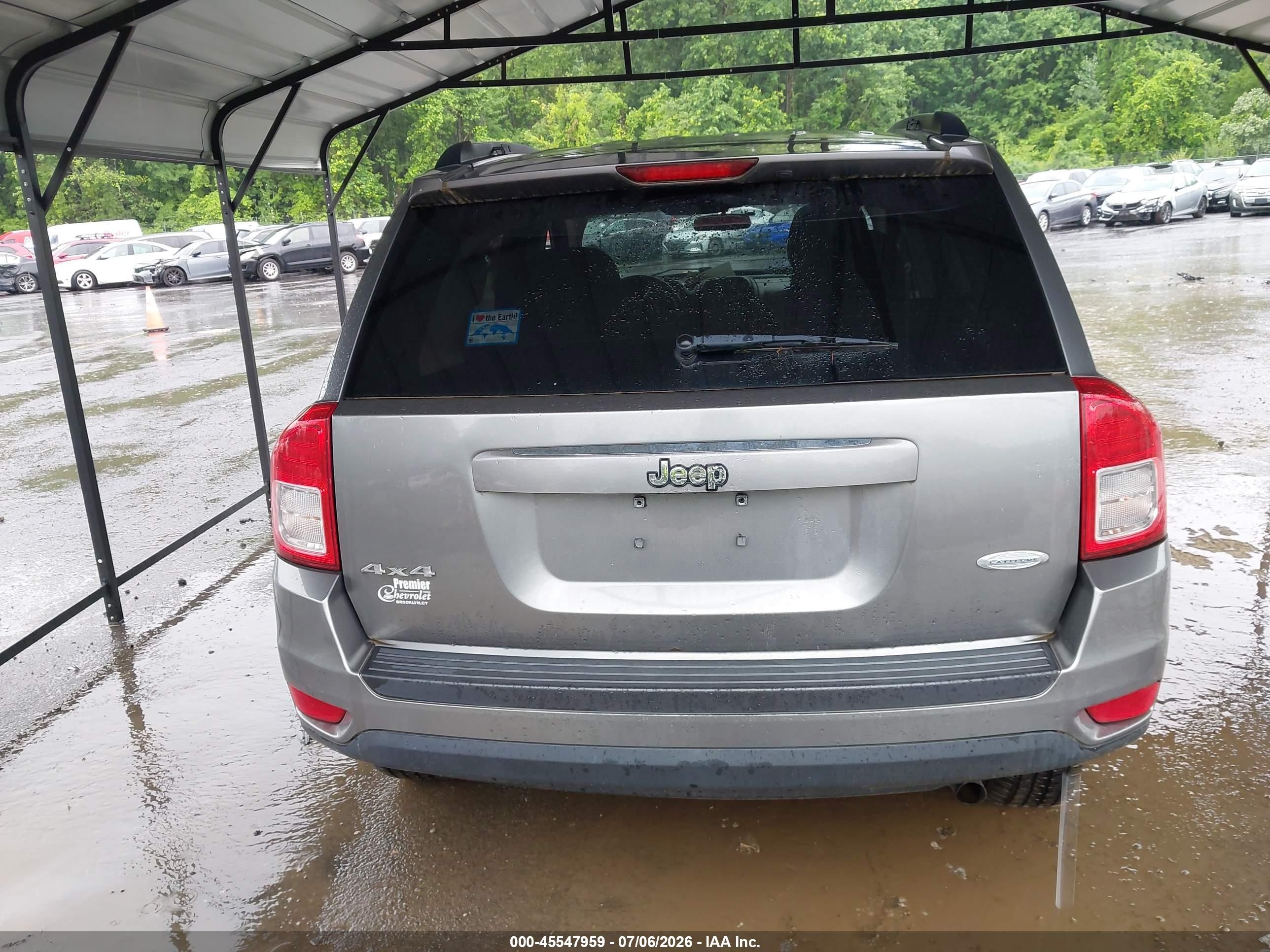 2013 Jeep Compass Latitude Gray vin: 1C4NJDEB2DD237138