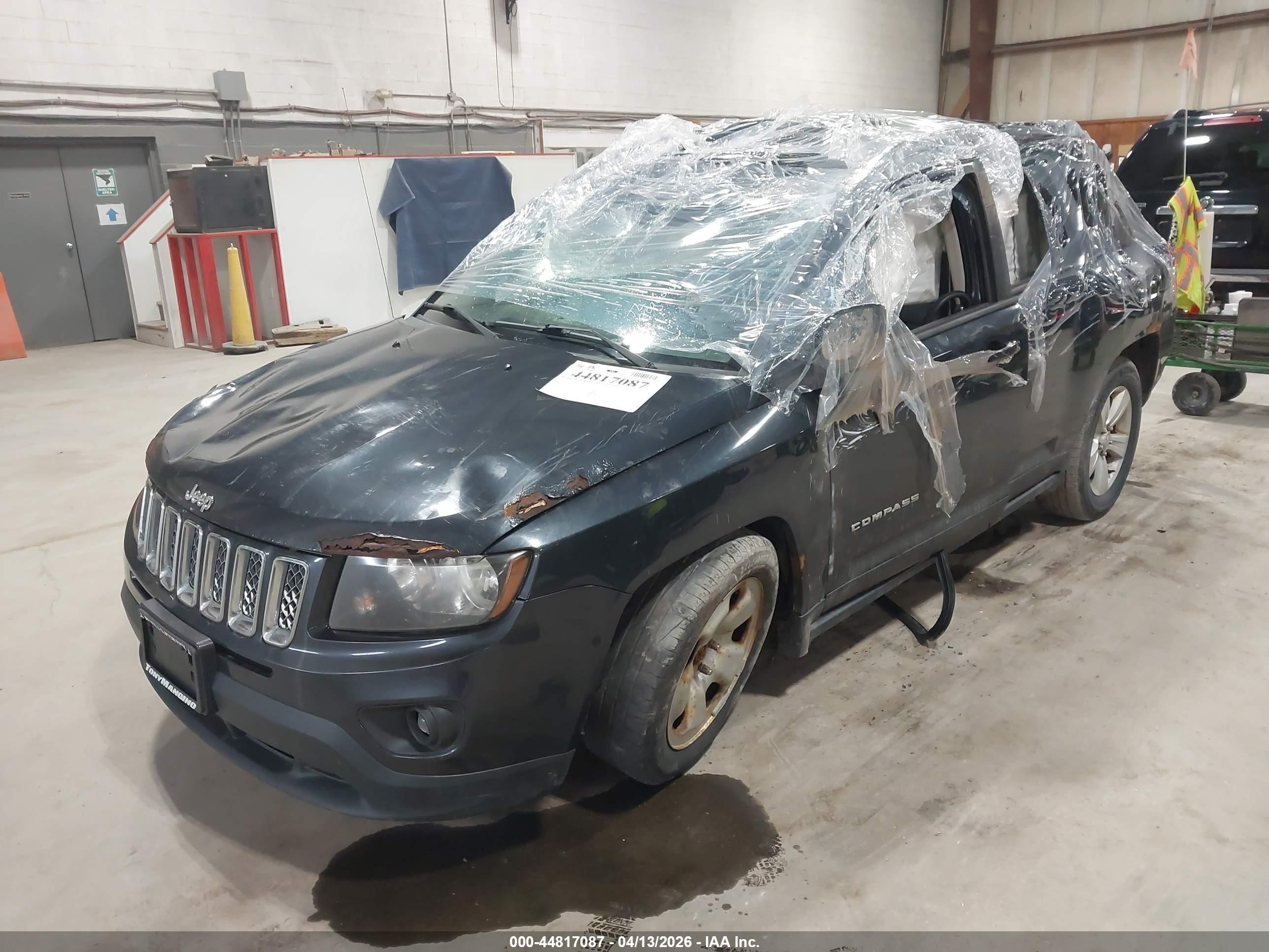 2014 Jeep Compass Latitude Gray vin: 1C4NJDEB2ED605559