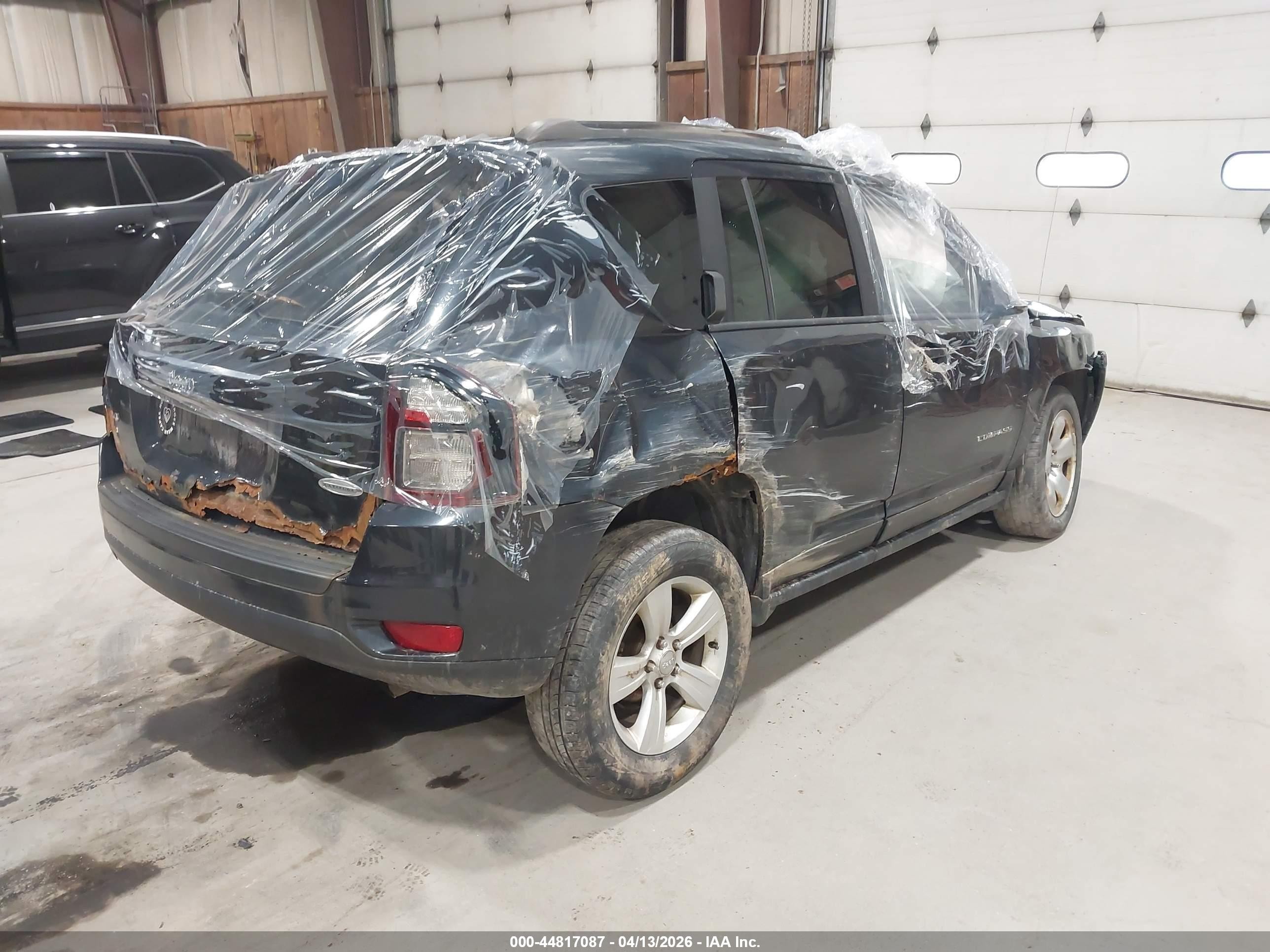 2014 Jeep Compass Latitude Gray vin: 1C4NJDEB2ED605559