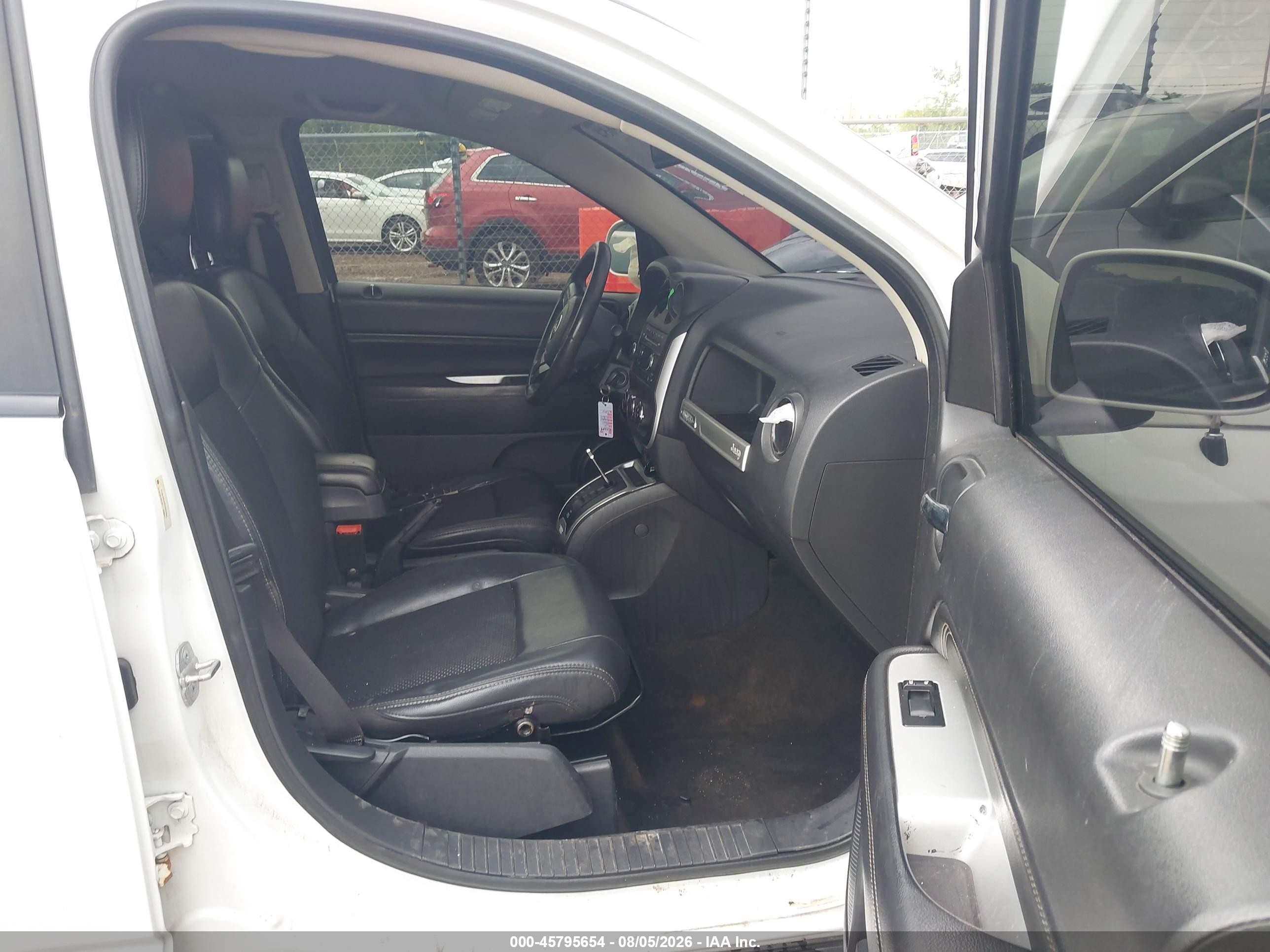 2014 Jeep Compass Latitude White vin: 1C4NJDEB2ED622684