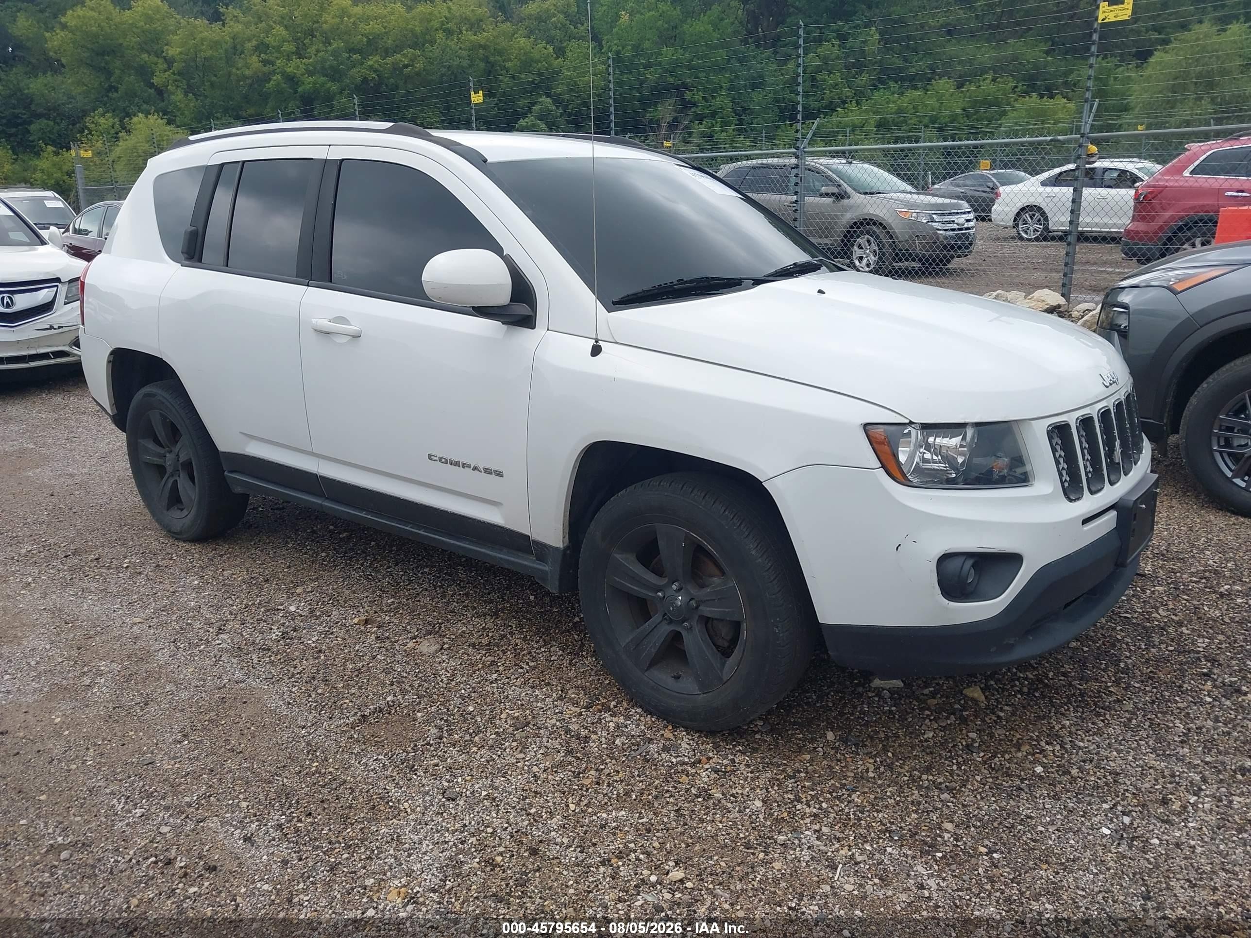 2014 Jeep Compass Latitude White vin: 1C4NJDEB2ED622684