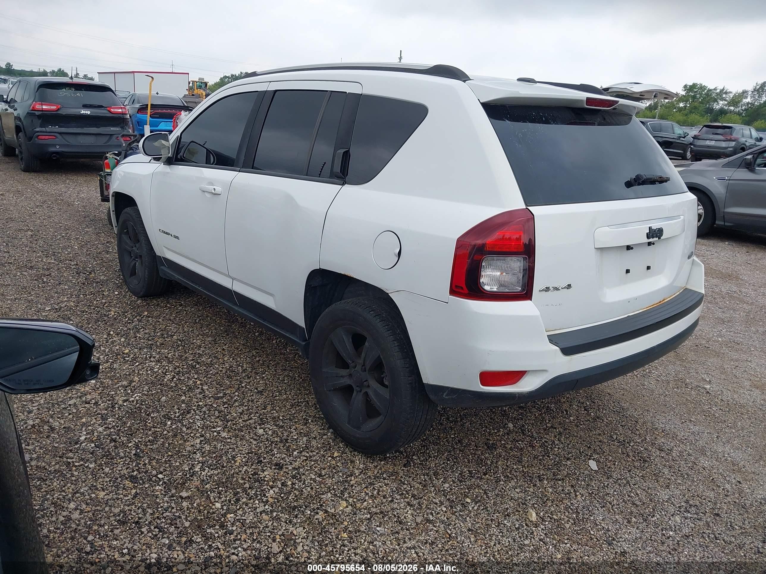 2014 Jeep Compass Latitude White vin: 1C4NJDEB2ED622684