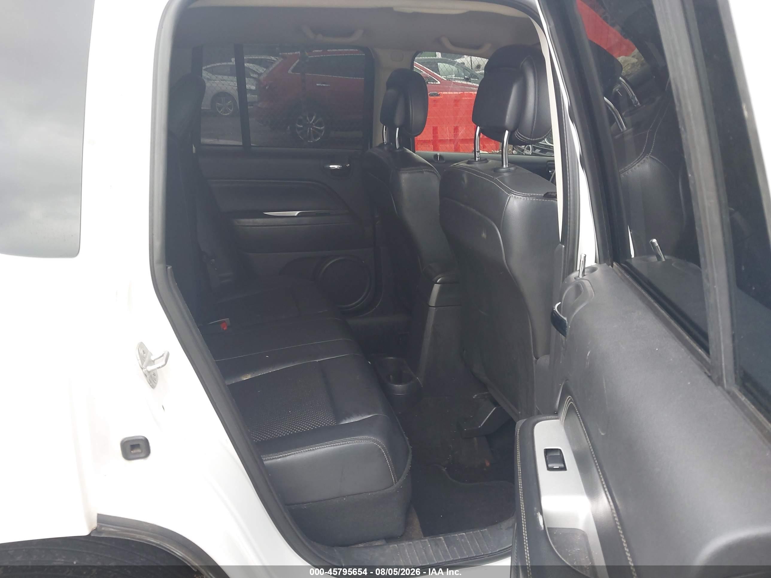 2014 Jeep Compass Latitude White vin: 1C4NJDEB2ED622684