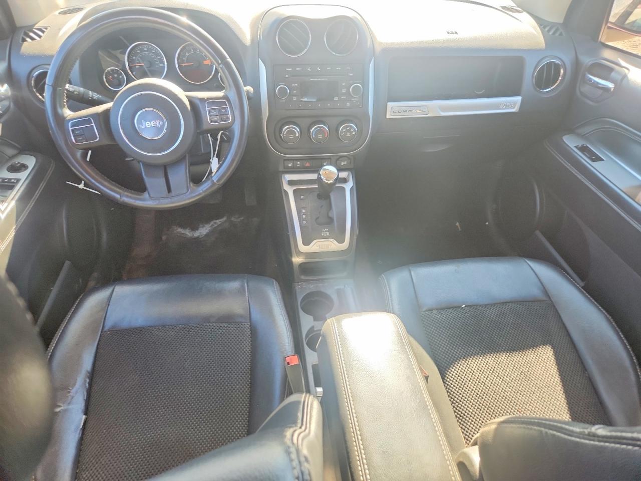 2014 Jeep Compass Latitude Burgundy vin: 1C4NJDEB2ED898282