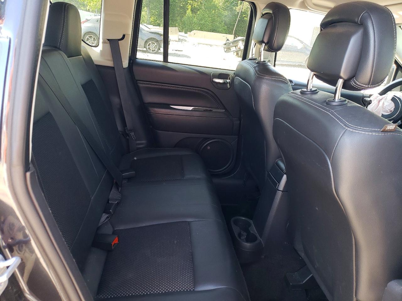 2015 Jeep Compass Latitude Gray vin: 1C4NJDEB2FD162833