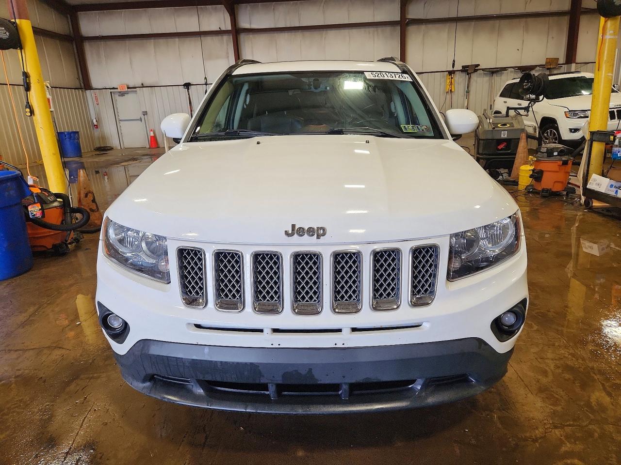 2015 Jeep Compass Latitude Белый vin: 1C4NJDEB2FD271163