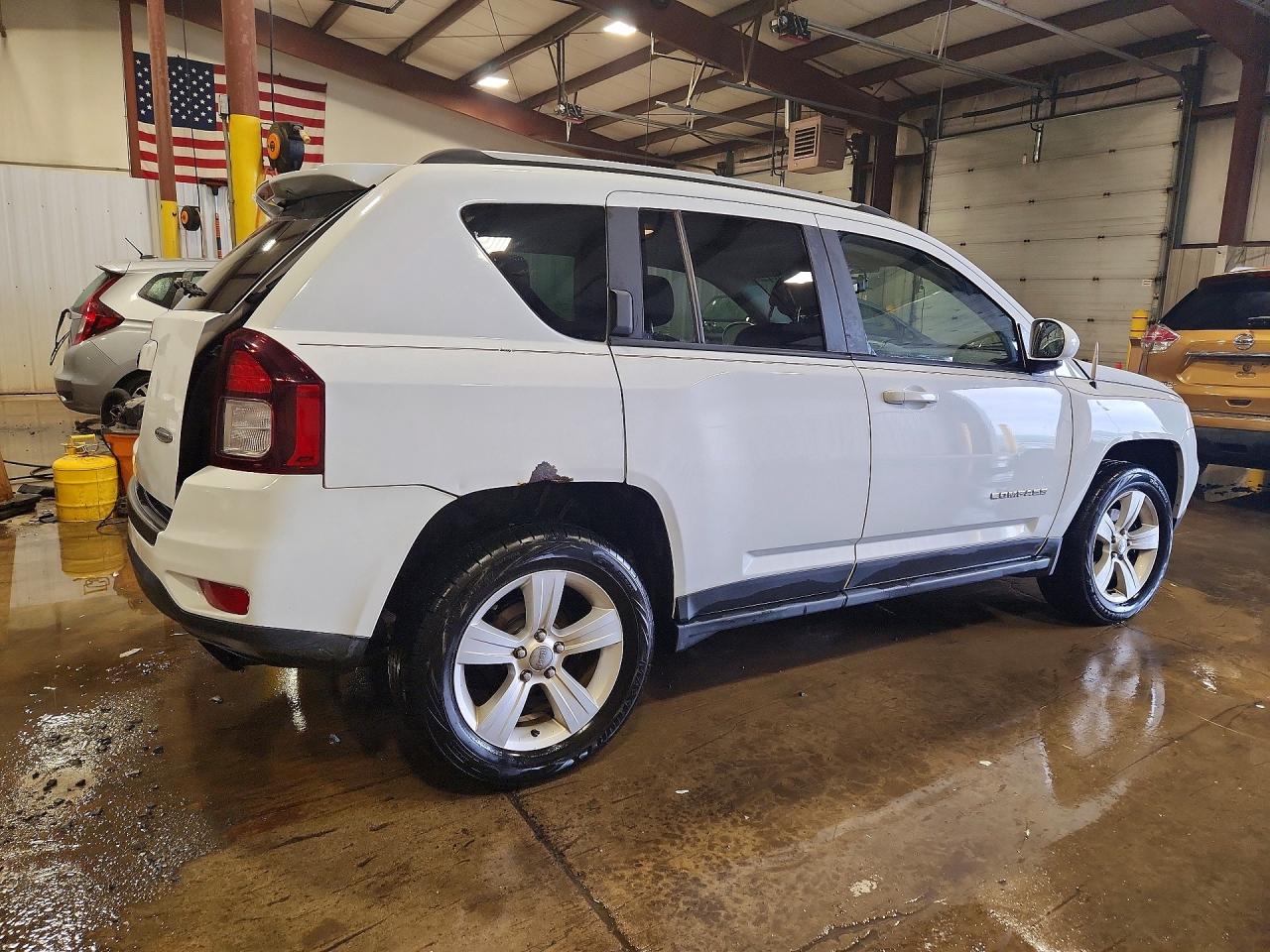 2015 Jeep Compass Latitude Белый vin: 1C4NJDEB2FD271163
