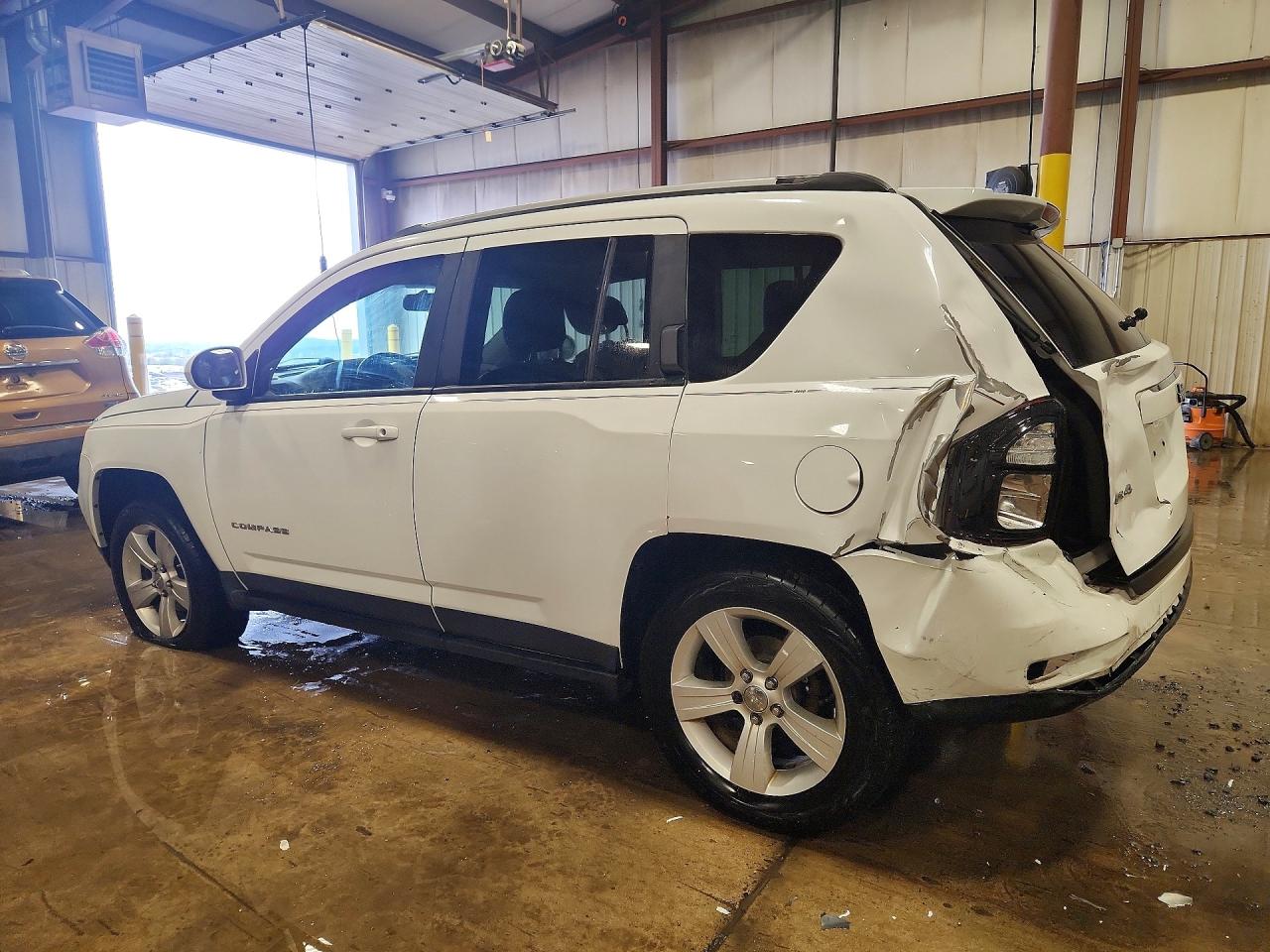 2015 Jeep Compass Latitude Белый vin: 1C4NJDEB2FD271163