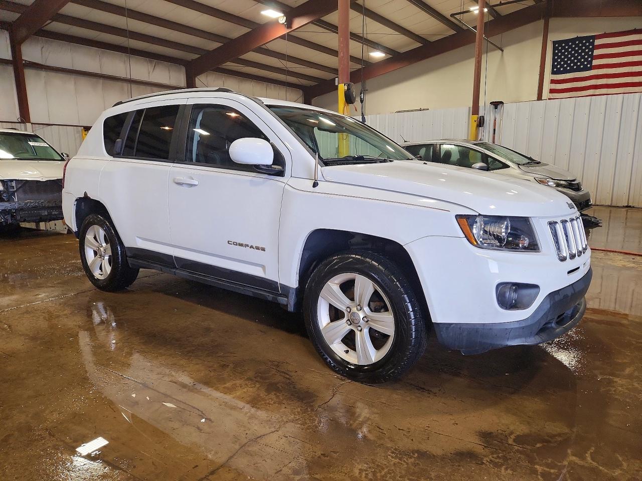2015 Jeep Compass Latitude Белый vin: 1C4NJDEB2FD271163