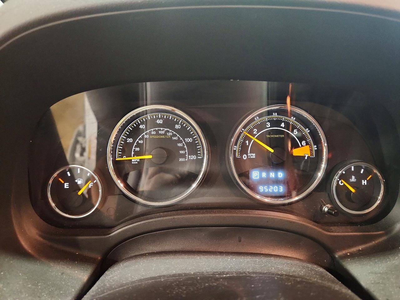 2015 Jeep Compass Latitude Белый vin: 1C4NJDEB2FD271163
