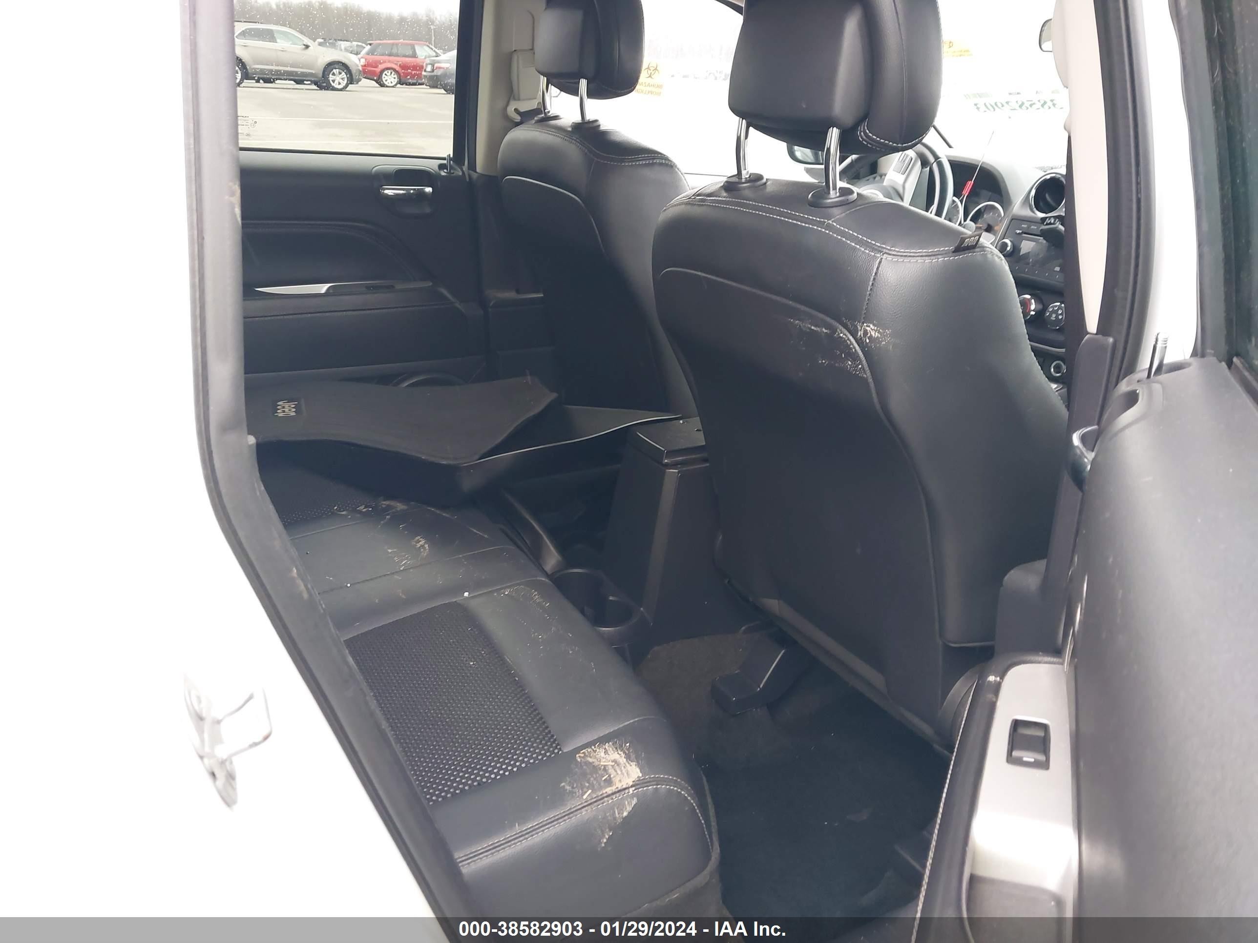 2015 Jeep Compass Latitude White vin: 1C4NJDEB2FD393389