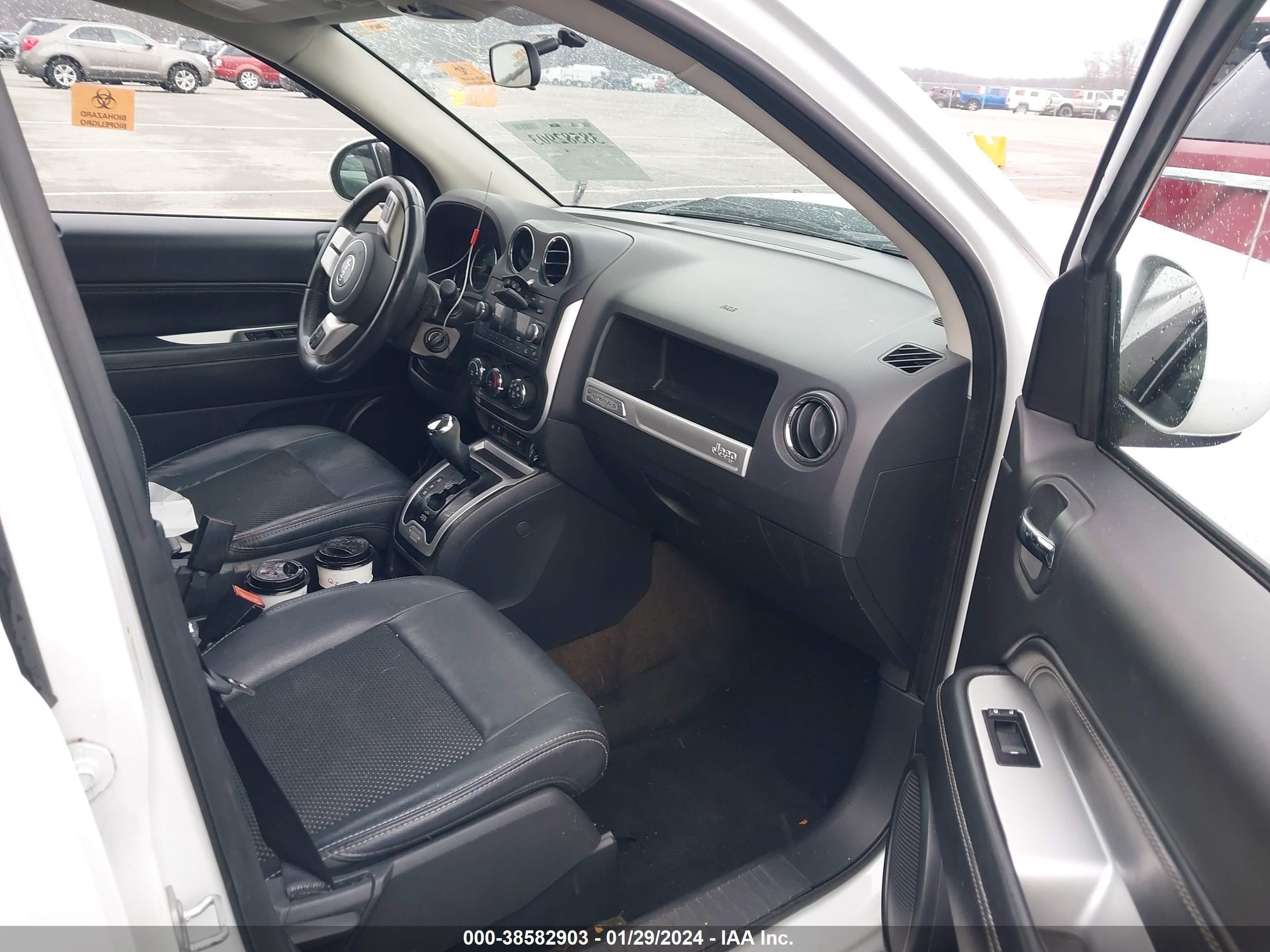2015 Jeep Compass Latitude White vin: 1C4NJDEB2FD393389