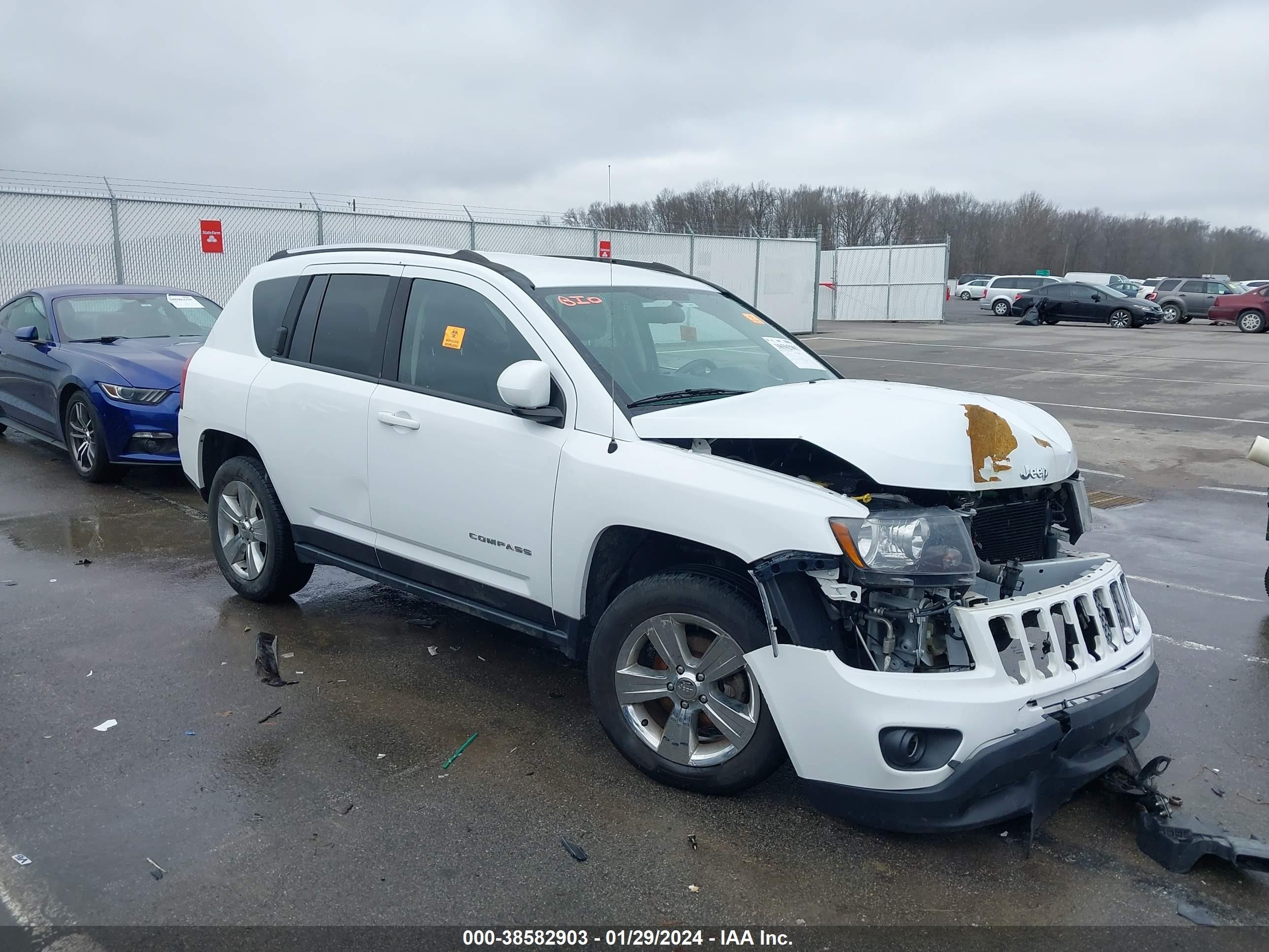 2015 Jeep Compass Latitude White vin: 1C4NJDEB2FD393389