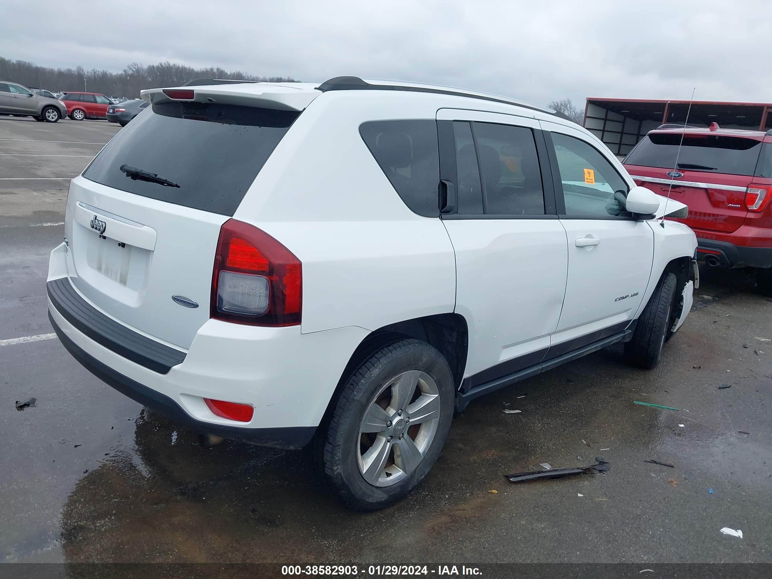 2015 Jeep Compass Latitude White vin: 1C4NJDEB2FD393389