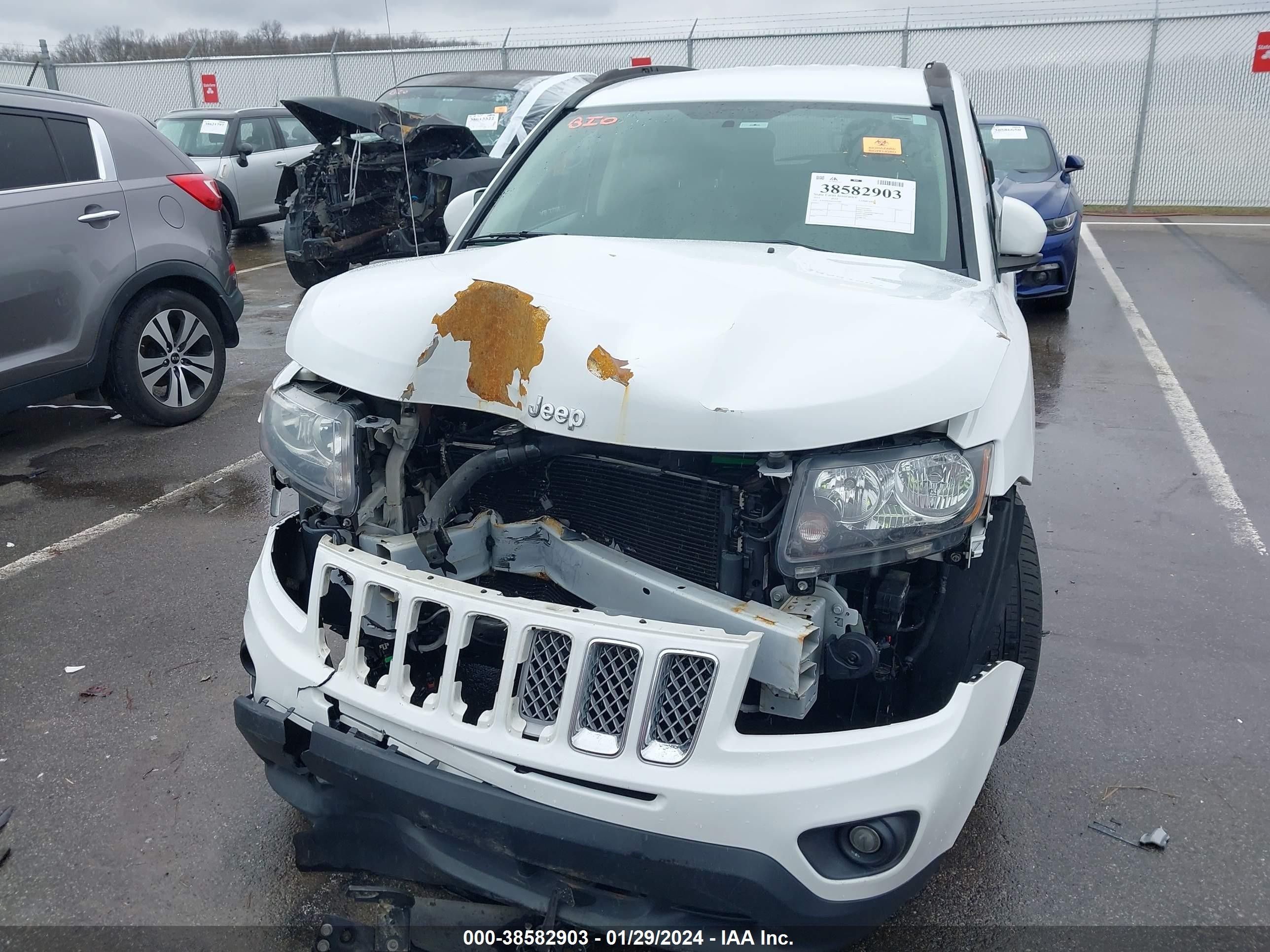 2015 Jeep Compass Latitude White vin: 1C4NJDEB2FD393389
