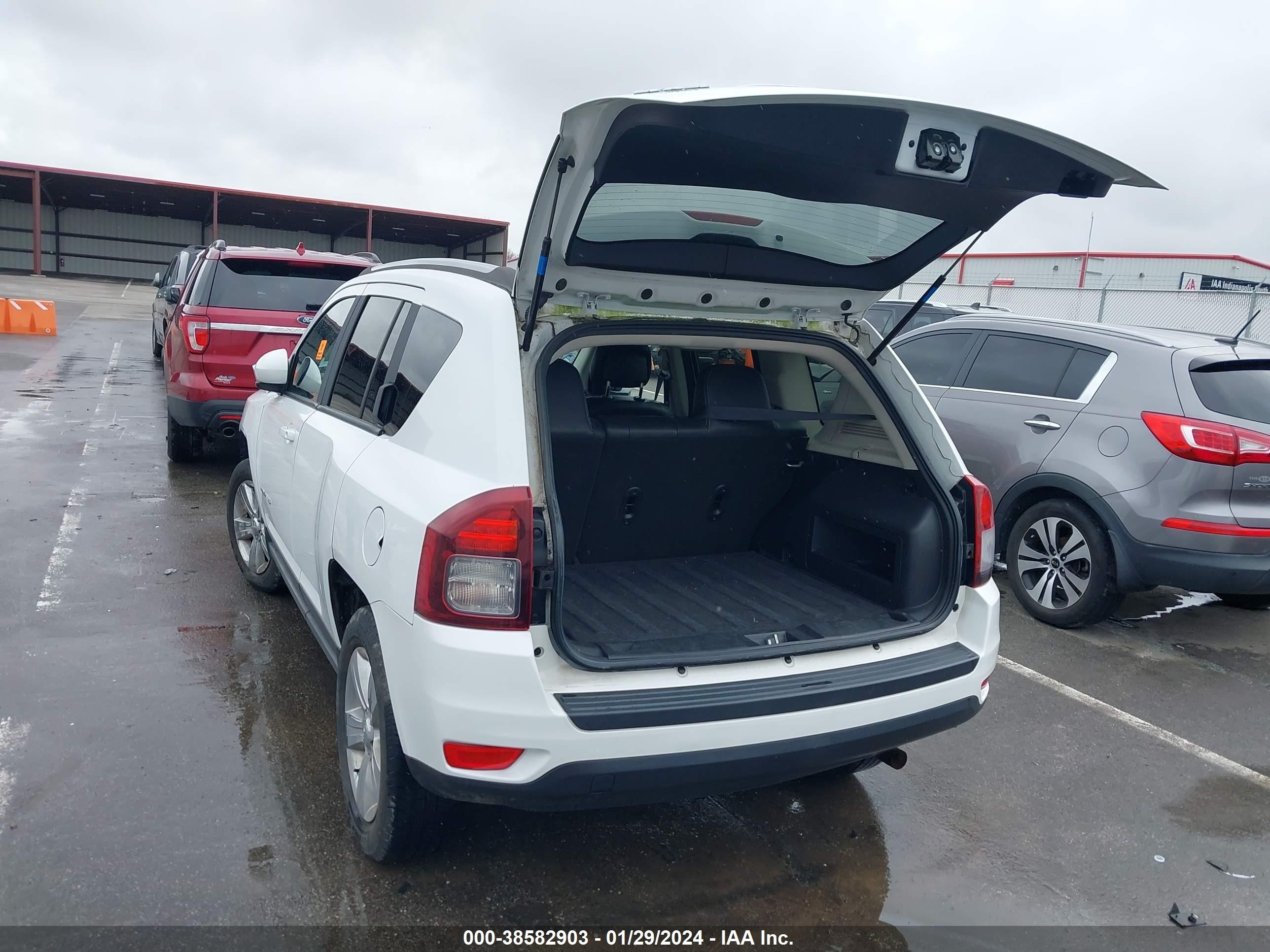2015 Jeep Compass Latitude White vin: 1C4NJDEB2FD393389