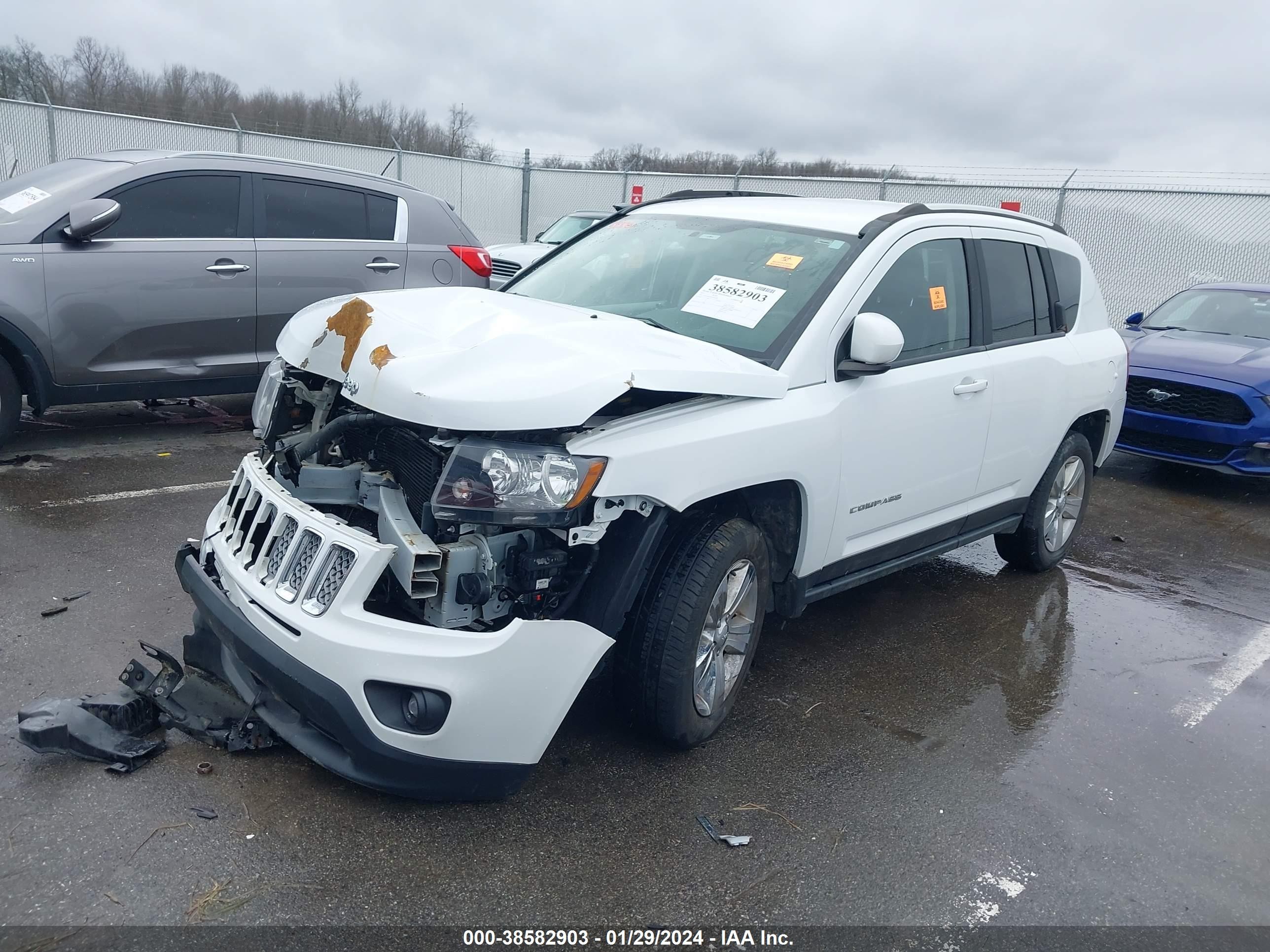 2015 Jeep Compass Latitude White vin: 1C4NJDEB2FD393389