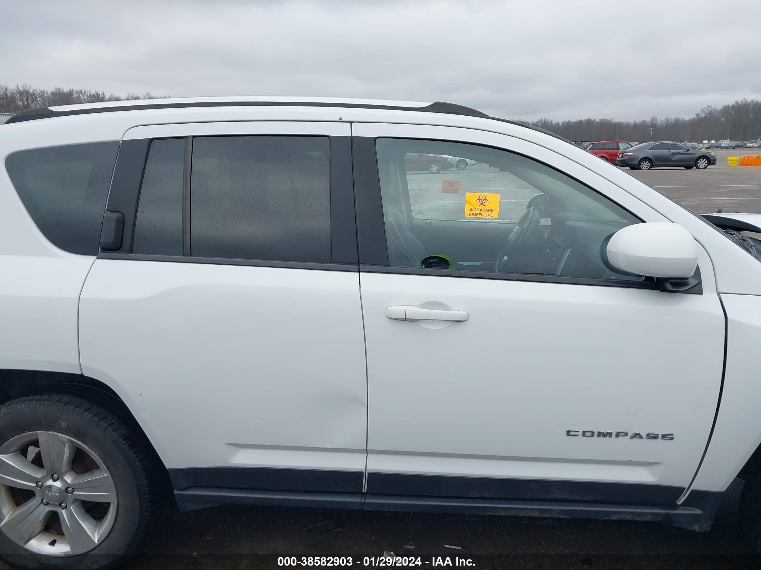 2015 Jeep Compass Latitude White vin: 1C4NJDEB2FD393389