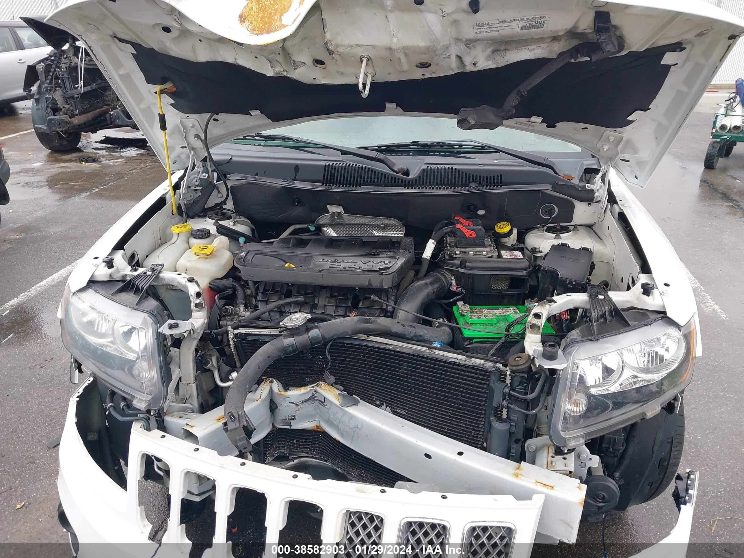 2015 Jeep Compass Latitude White vin: 1C4NJDEB2FD393389