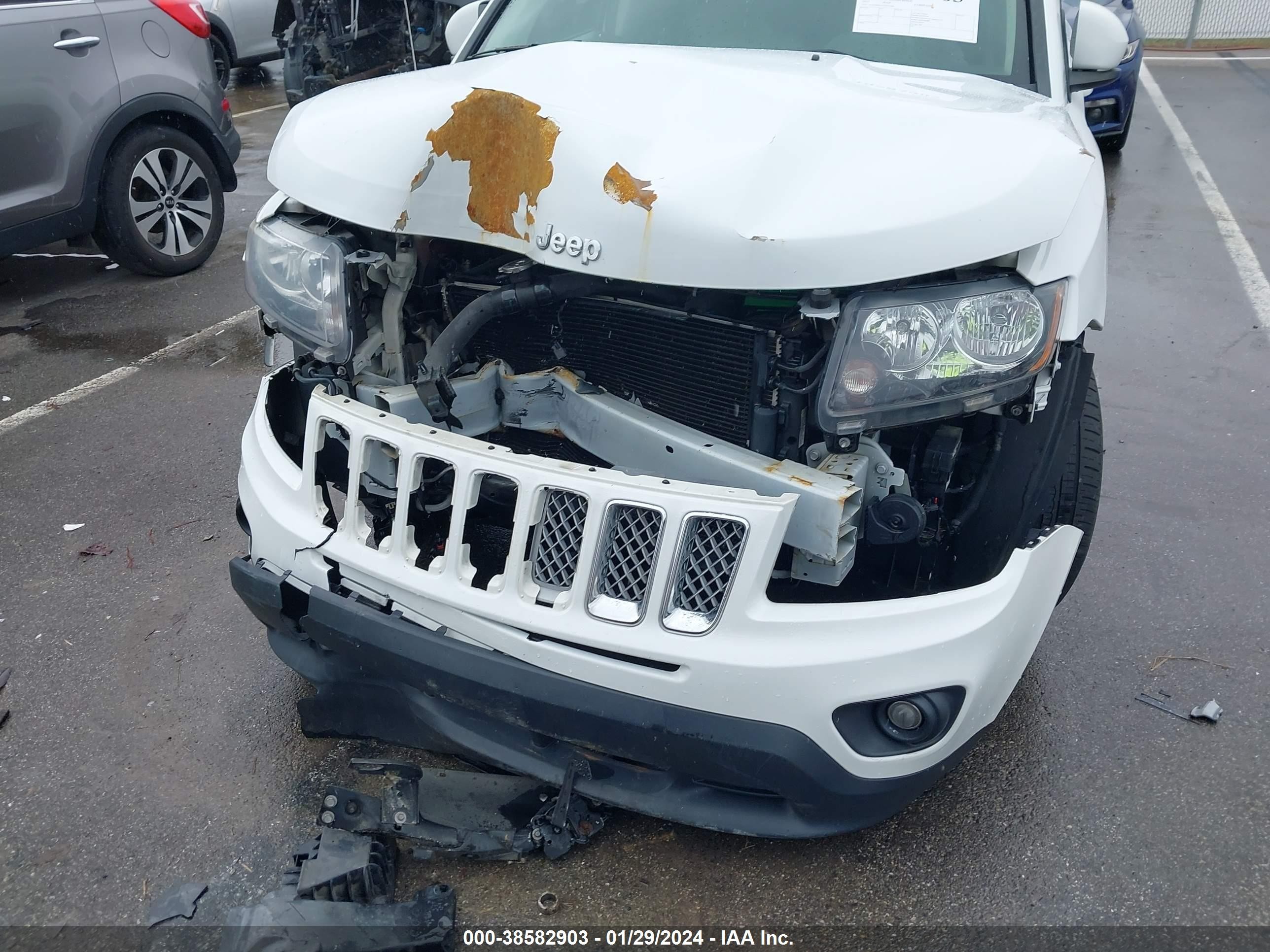 2015 Jeep Compass Latitude White vin: 1C4NJDEB2FD393389