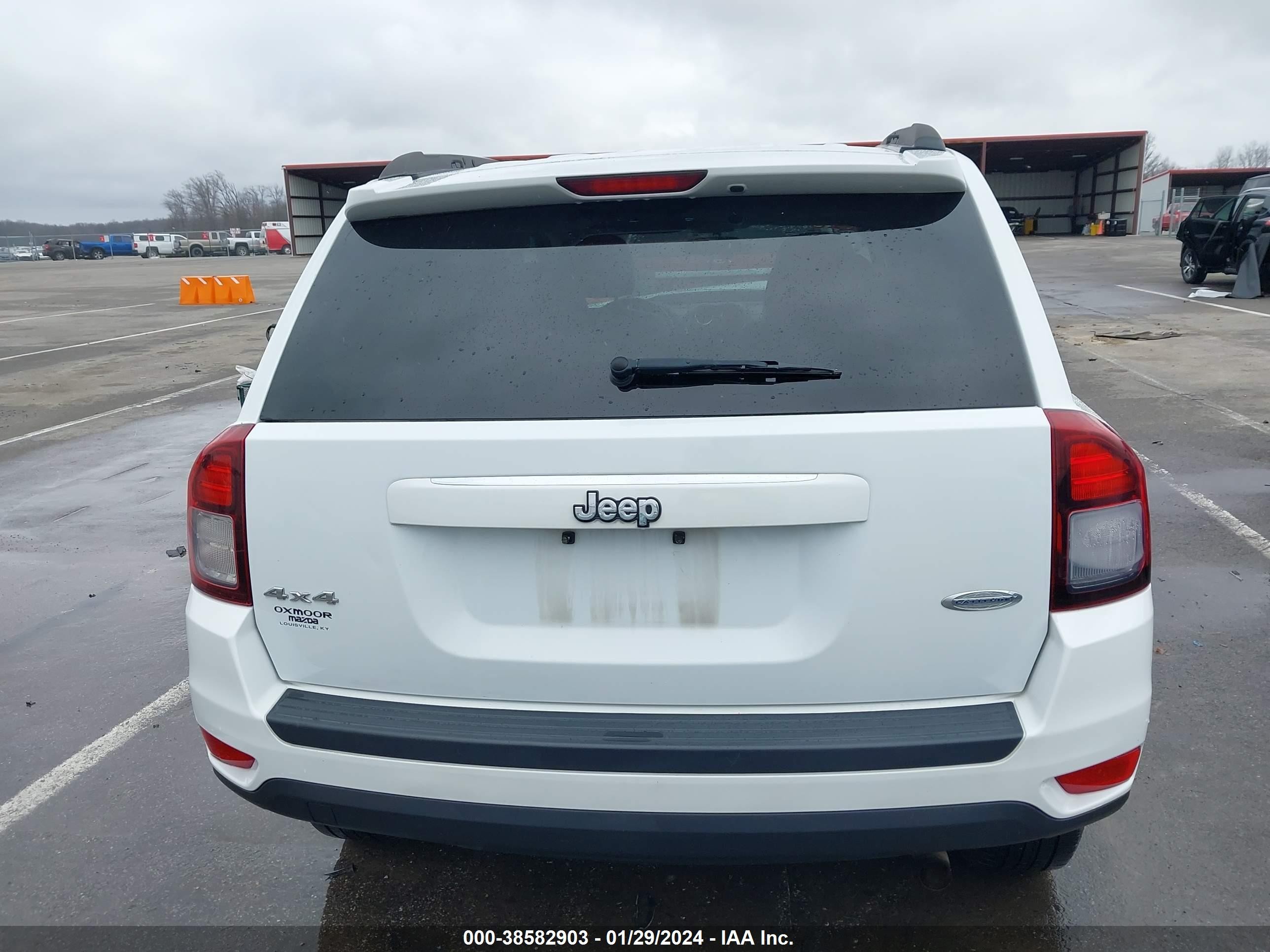 2015 Jeep Compass Latitude White vin: 1C4NJDEB2FD393389