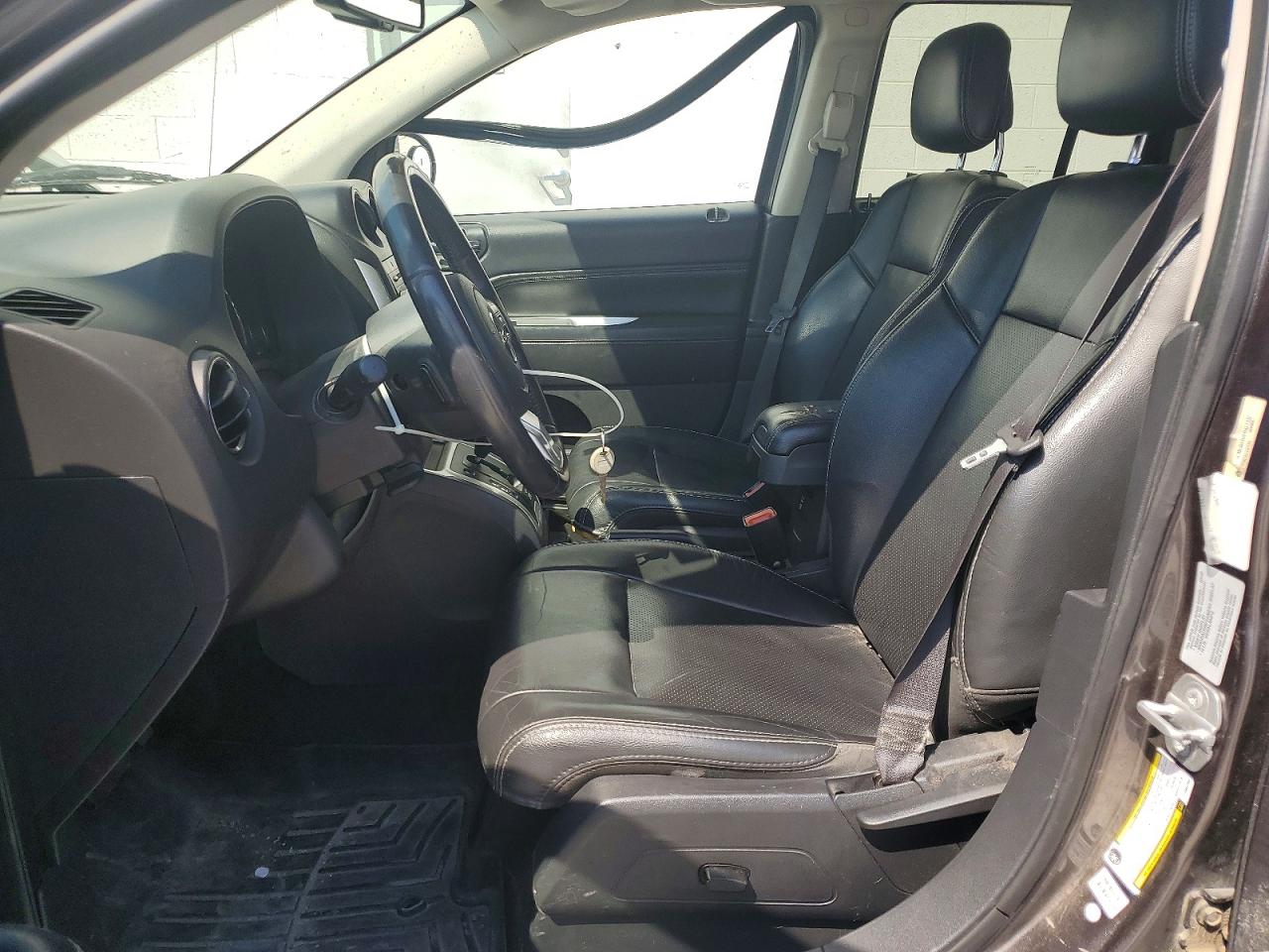 2015 Jeep Compass Latitude Gray vin: 1C4NJDEB2FD427332