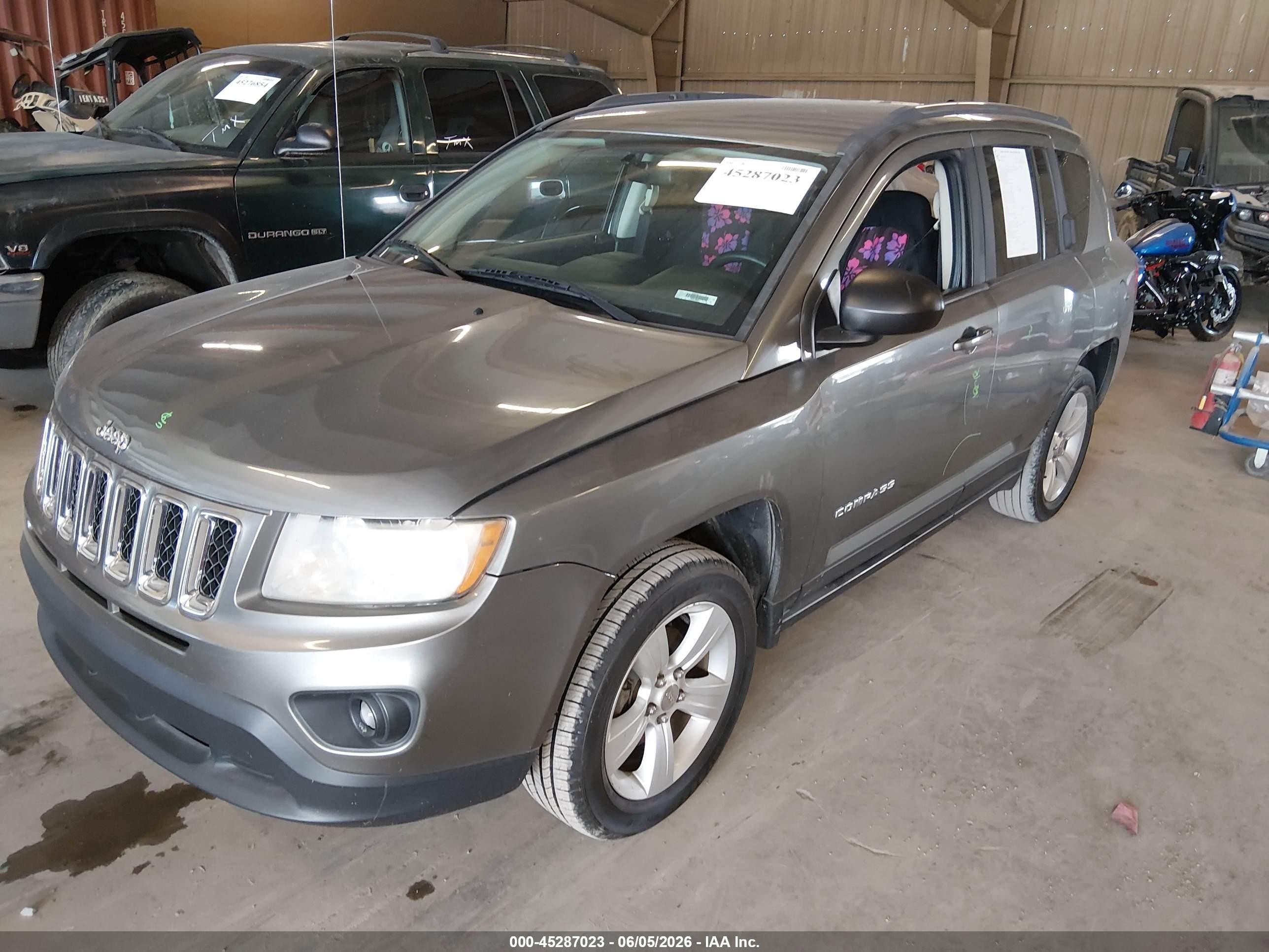 2013 Jeep Compass Latitude Gray vin: 1C4NJDEB3DD227914