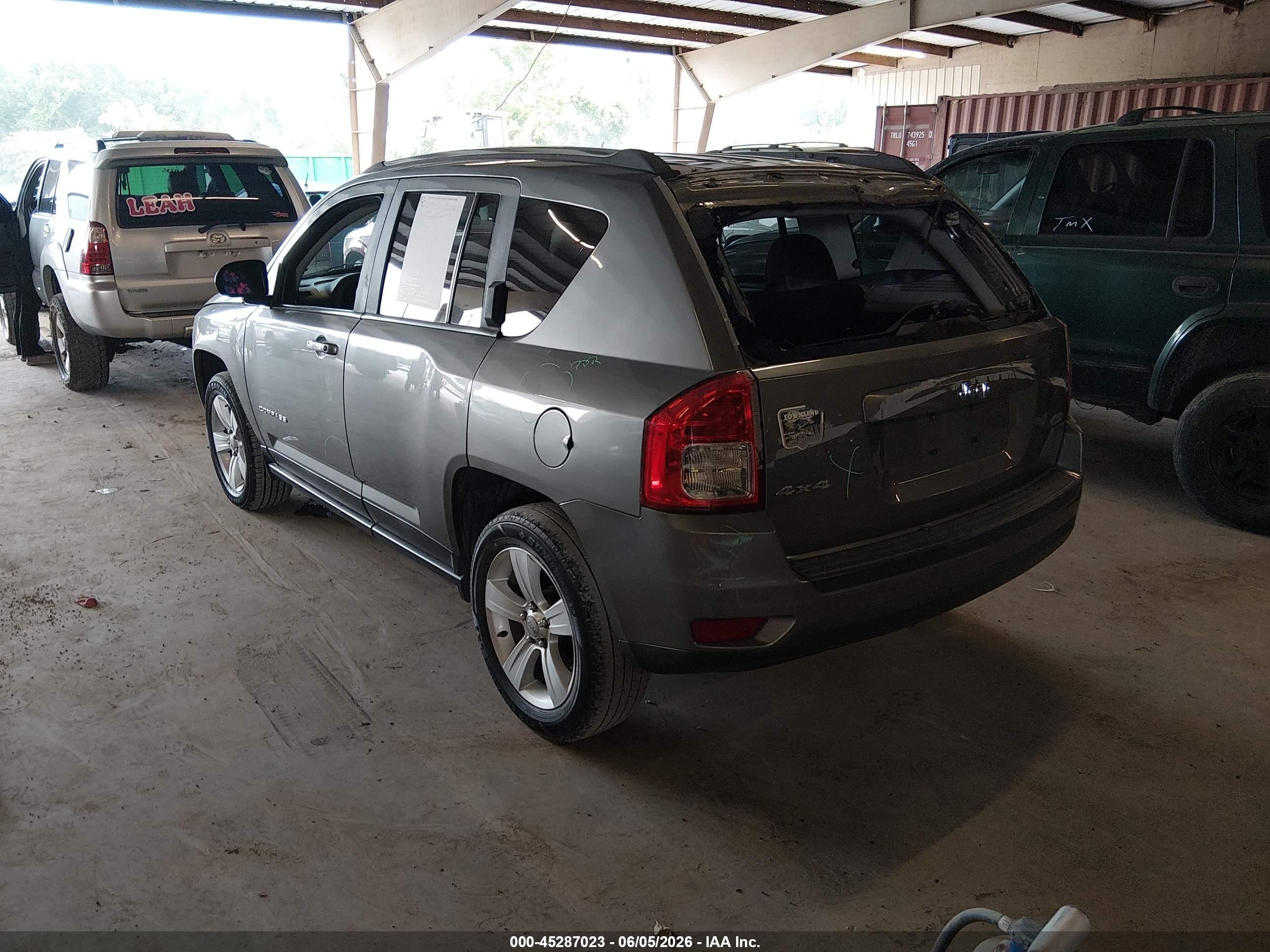 2013 Jeep Compass Latitude Gray vin: 1C4NJDEB3DD227914