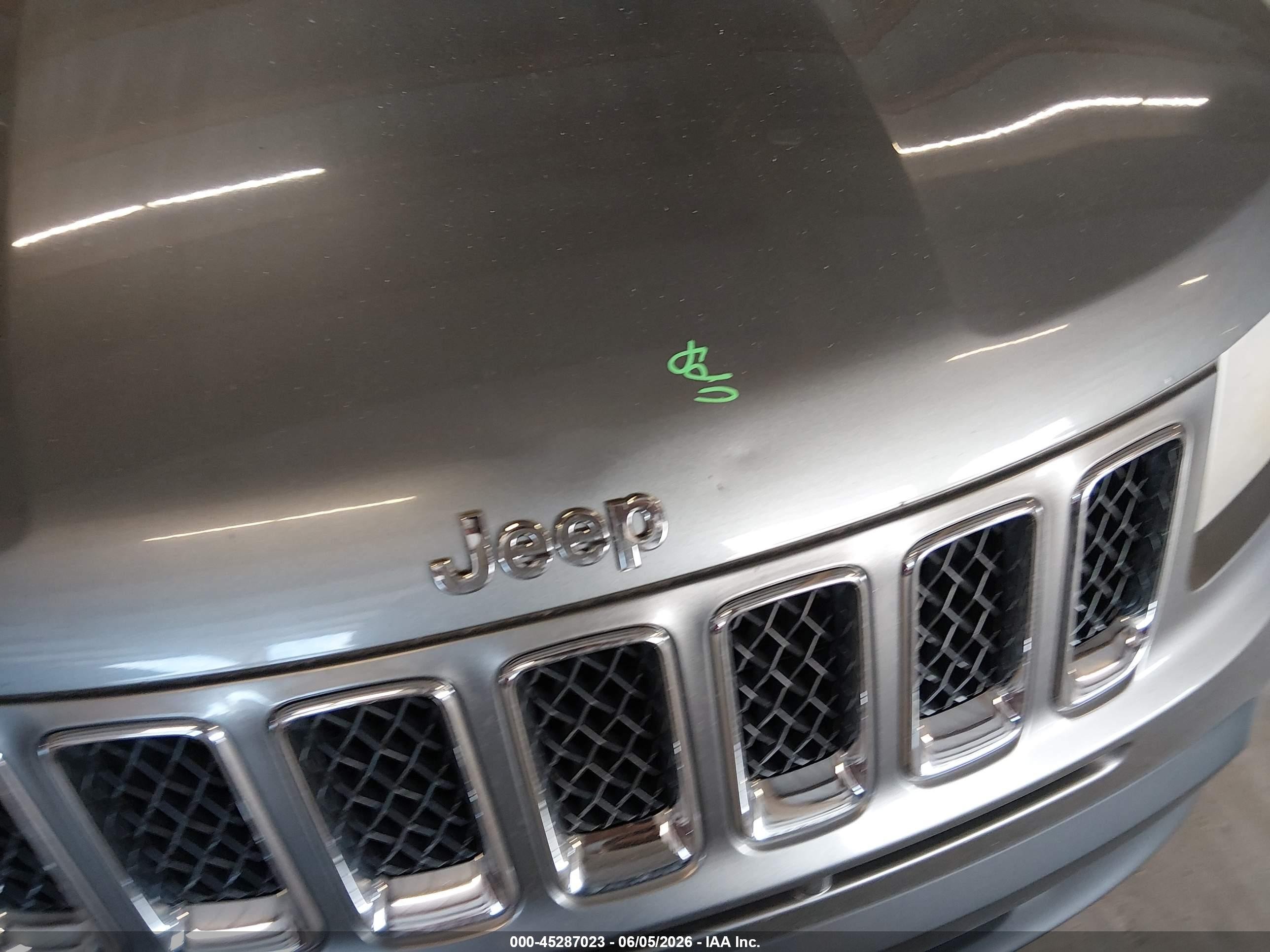 2013 Jeep Compass Latitude Gray vin: 1C4NJDEB3DD227914