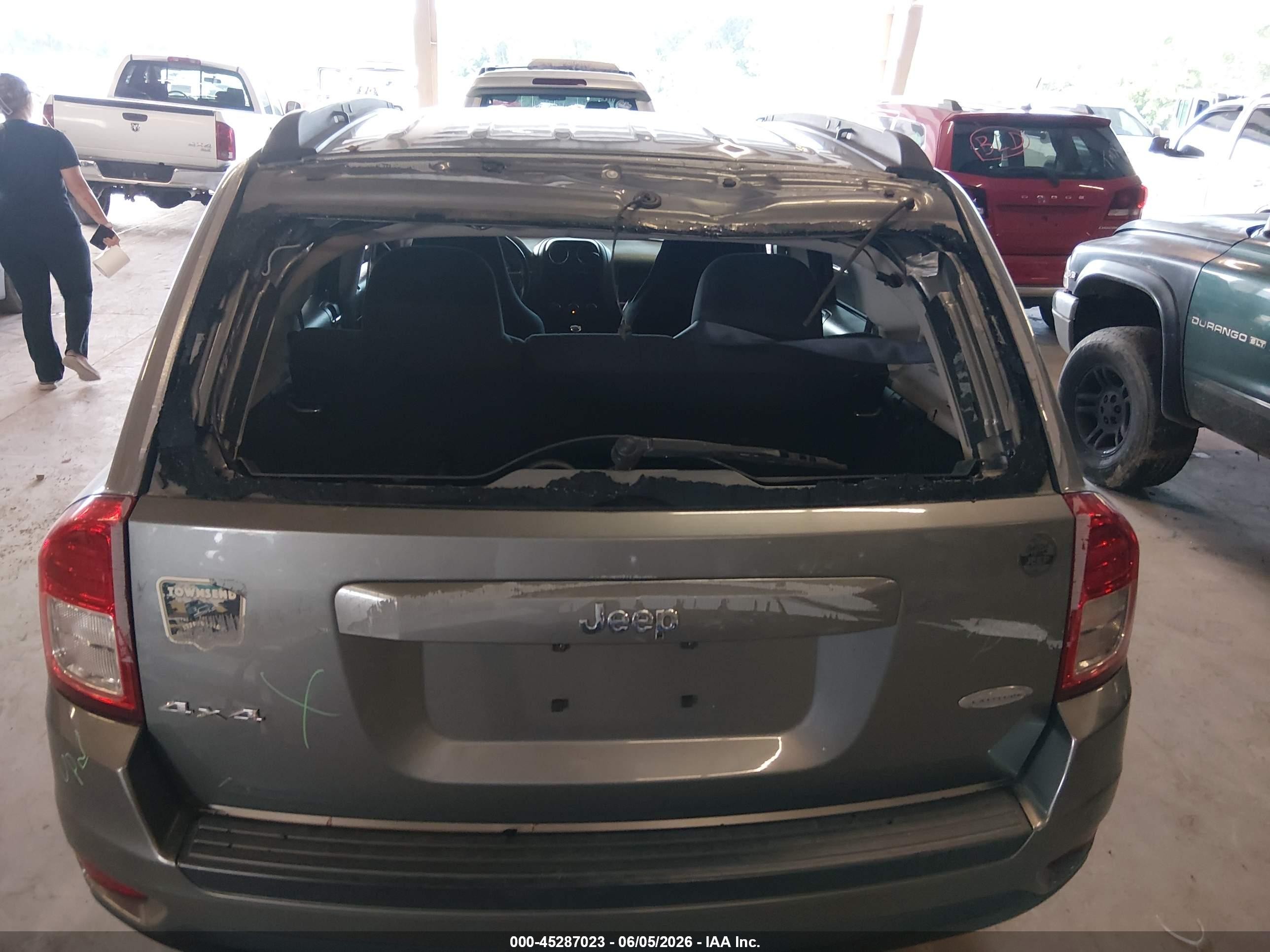 2013 Jeep Compass Latitude Gray vin: 1C4NJDEB3DD227914