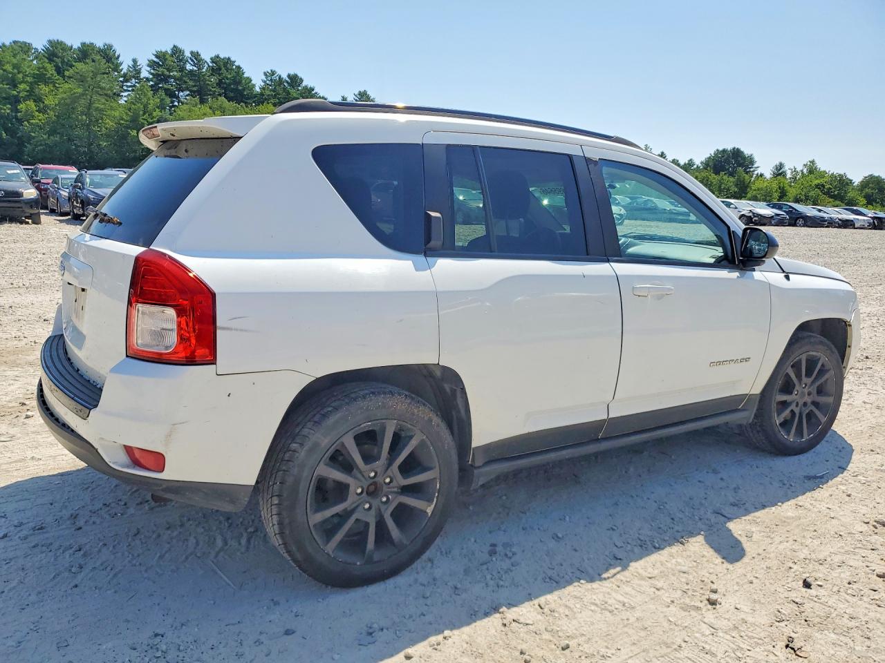2013 Jeep Compass Latitude White vin: 1C4NJDEB3DD236158