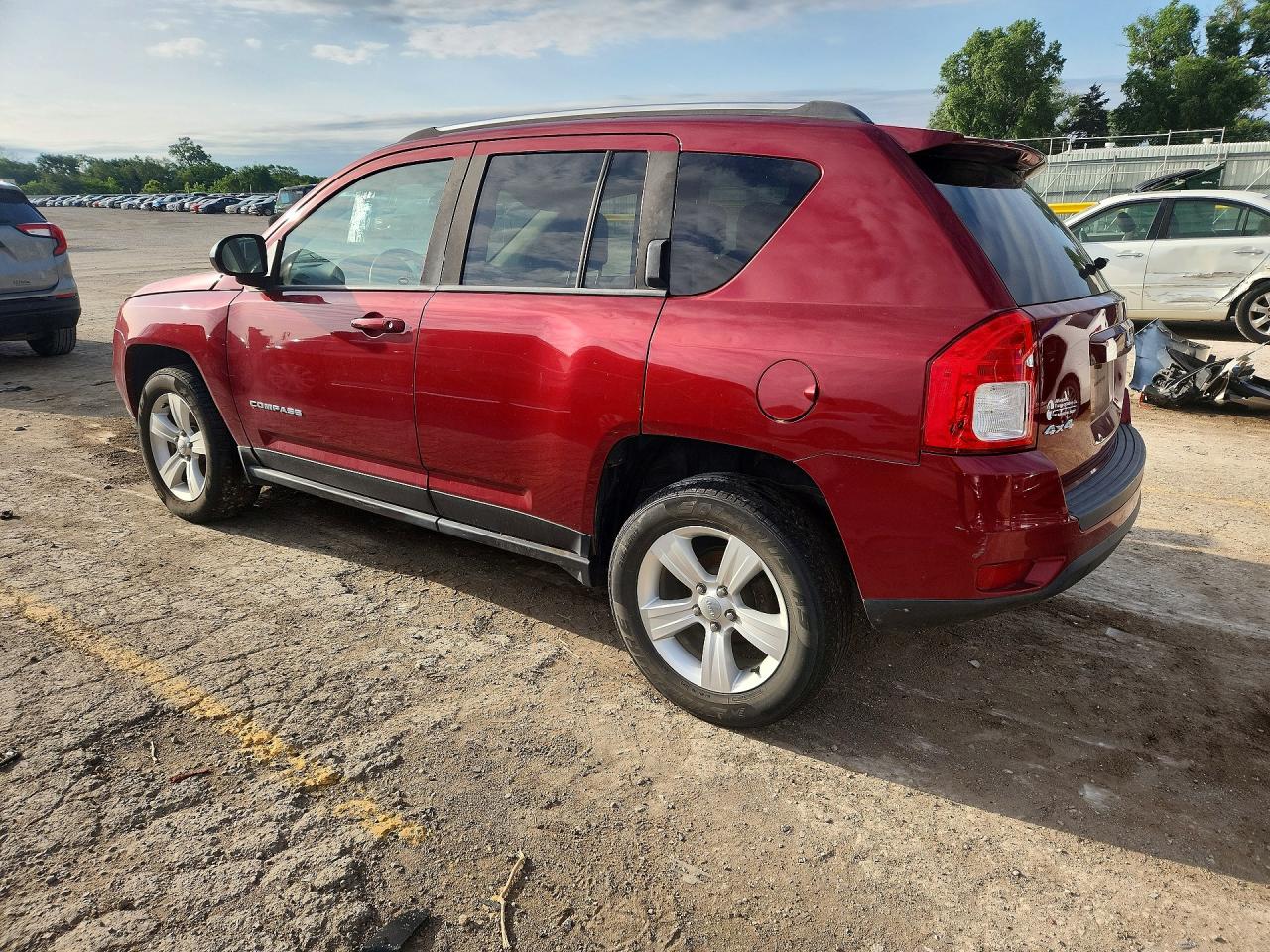 2013 Jeep Compass Latitude Burgundy vin: 1C4NJDEB3DD280760
