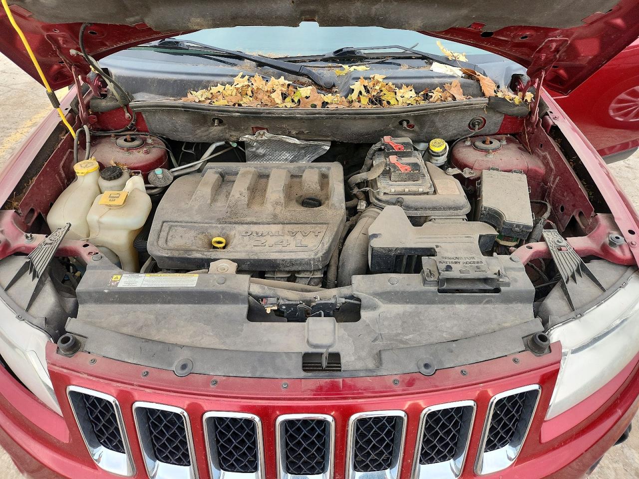 2013 Jeep Compass Latitude Burgundy vin: 1C4NJDEB3DD280760
