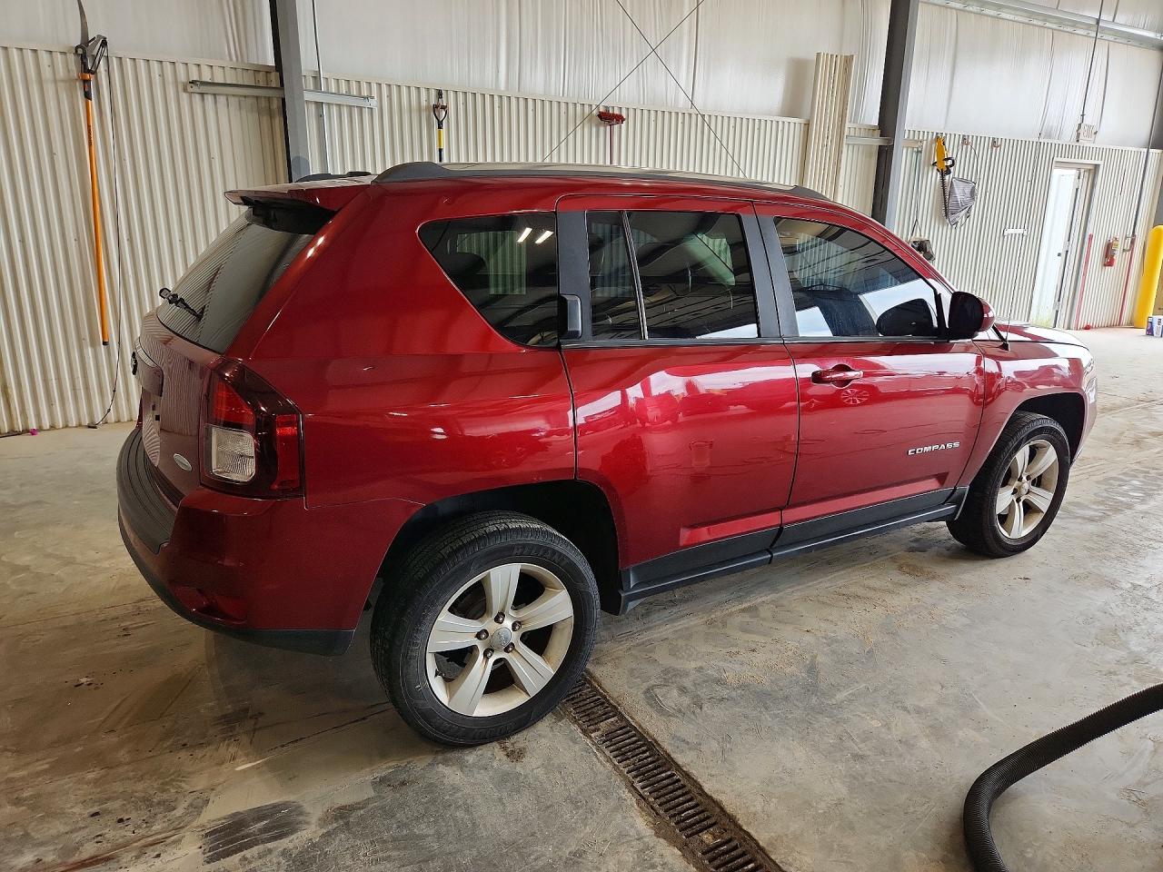 2014 Jeep Compass Latitude Red vin: 1C4NJDEB3ED521038