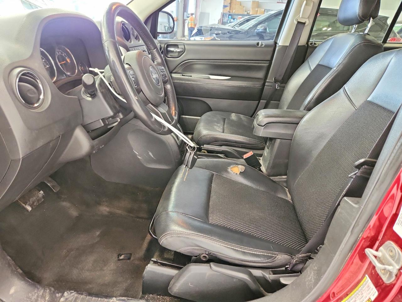 2014 Jeep Compass Latitude Red vin: 1C4NJDEB3ED521038