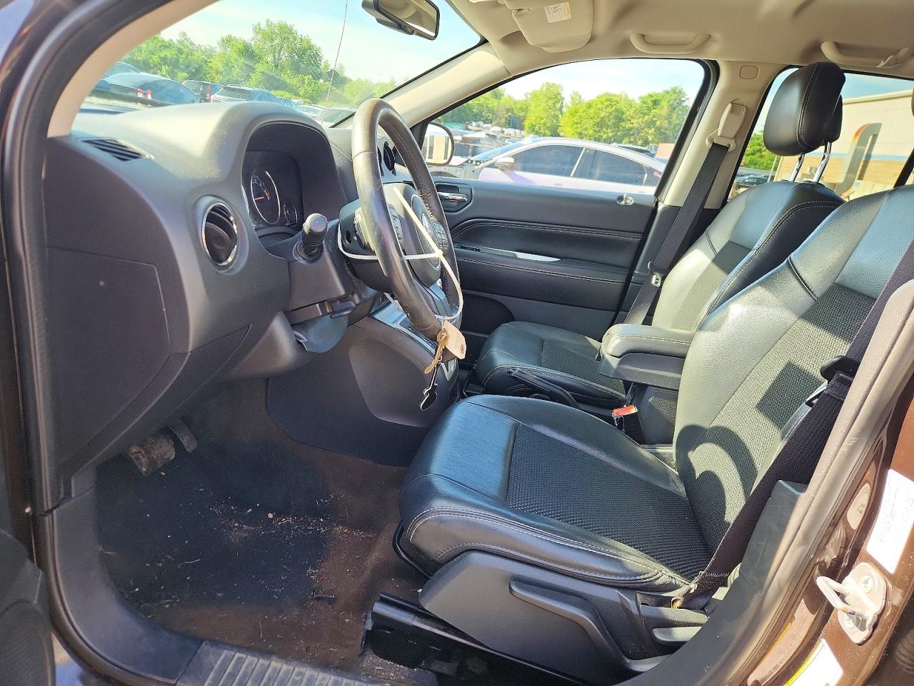 2014 Jeep Compass Latitude Коричневый vin: 1C4NJDEB3ED706660