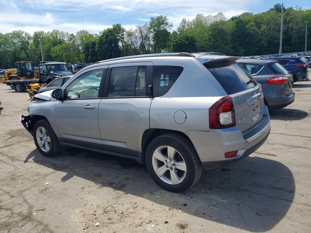 2015 Jeep Compass Latitude Silver vin: 1C4NJDEB3FD162646