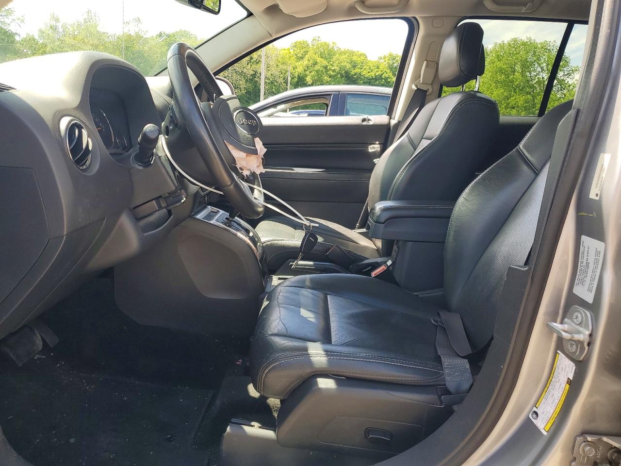 2015 Jeep Compass Latitude Silver vin: 1C4NJDEB3FD162646
