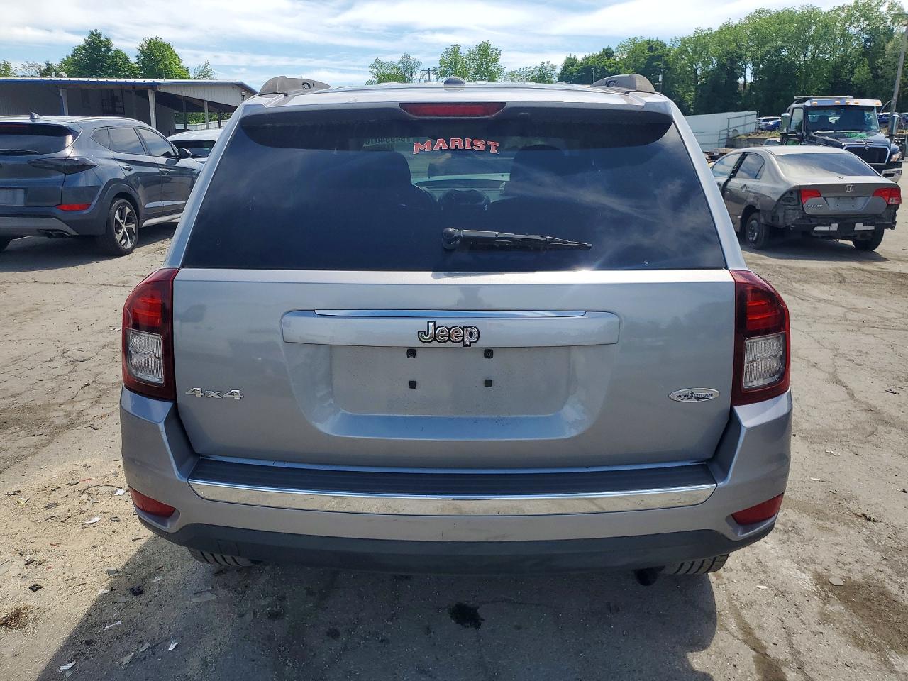 2015 Jeep Compass Latitude Silver vin: 1C4NJDEB3FD162646
