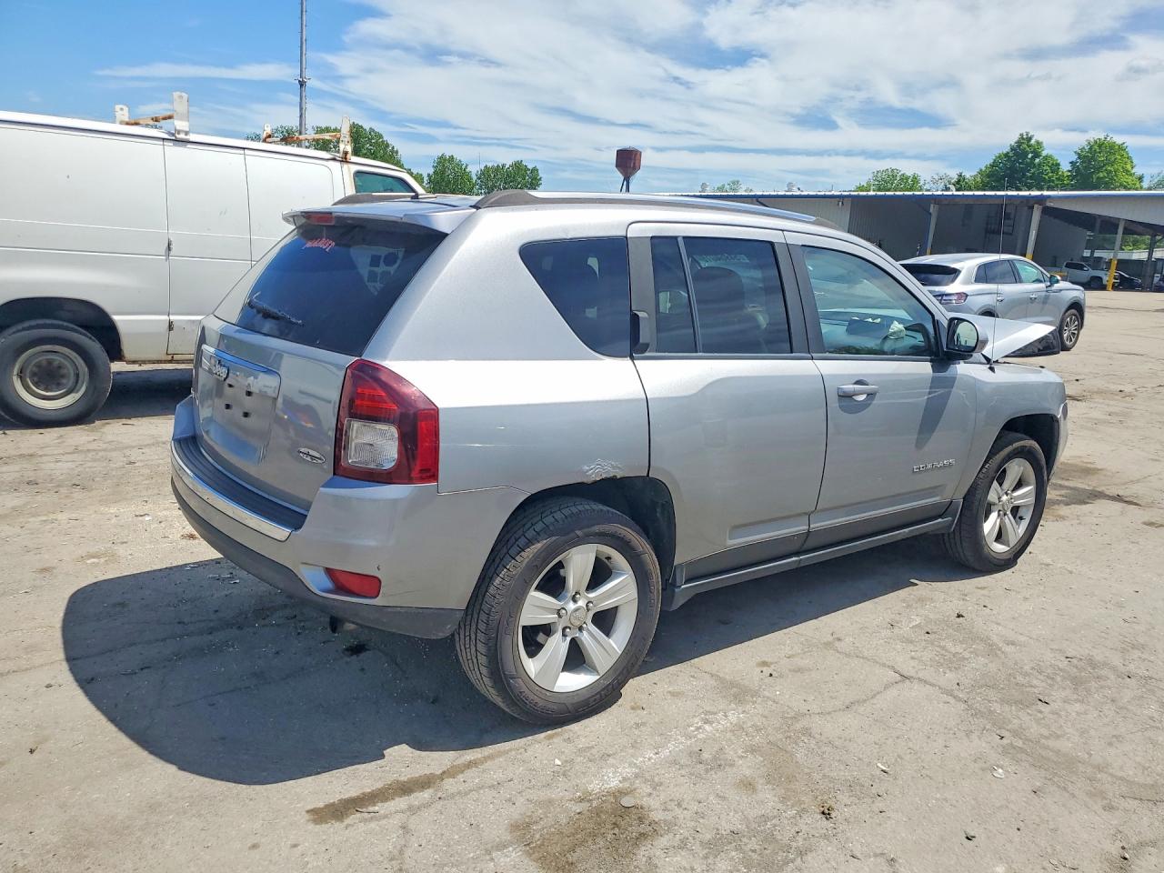 2015 Jeep Compass Latitude Silver vin: 1C4NJDEB3FD162646