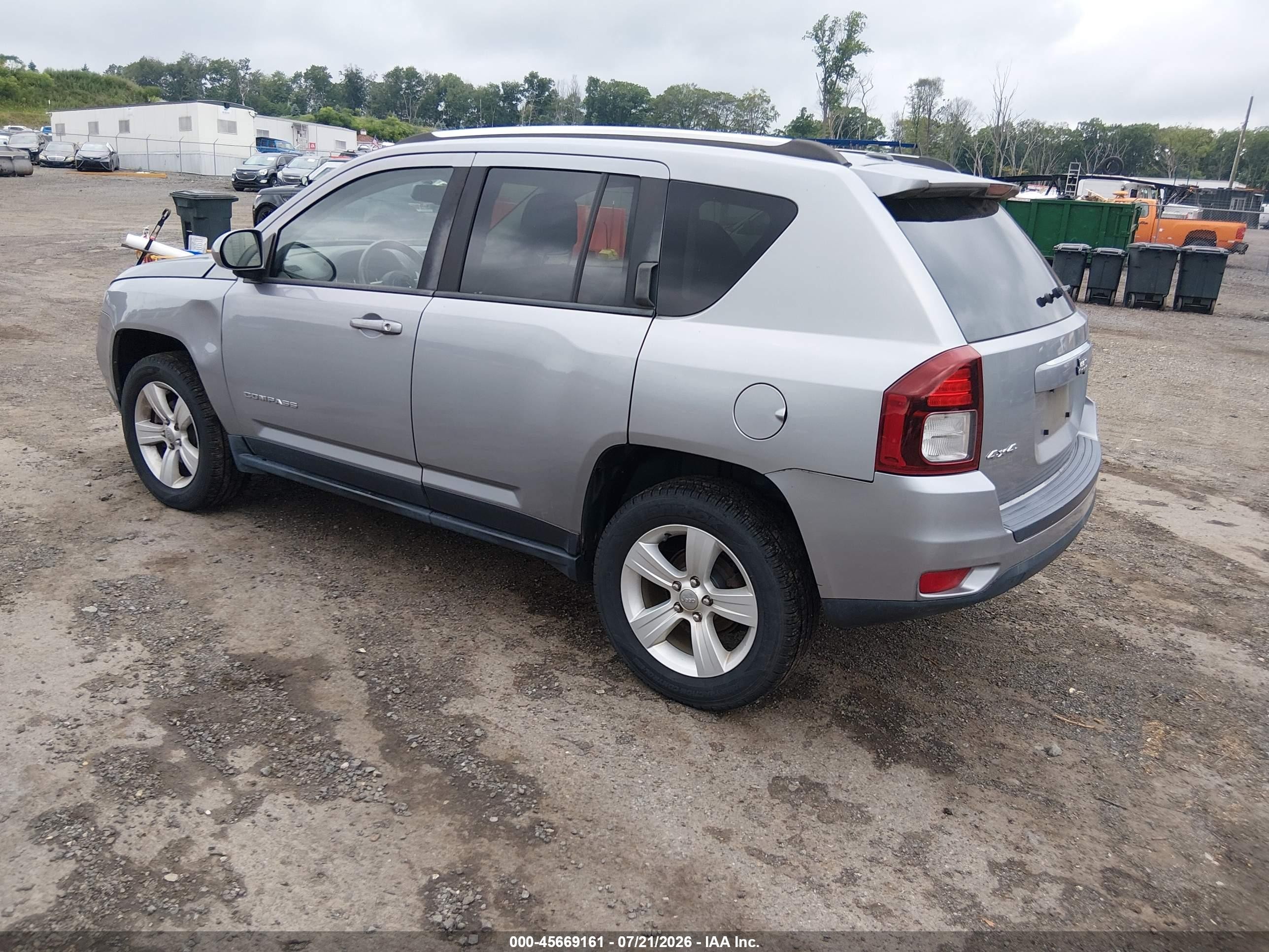 2015 Jeep Compass Latitude Silver vin: 1C4NJDEB3FD177356