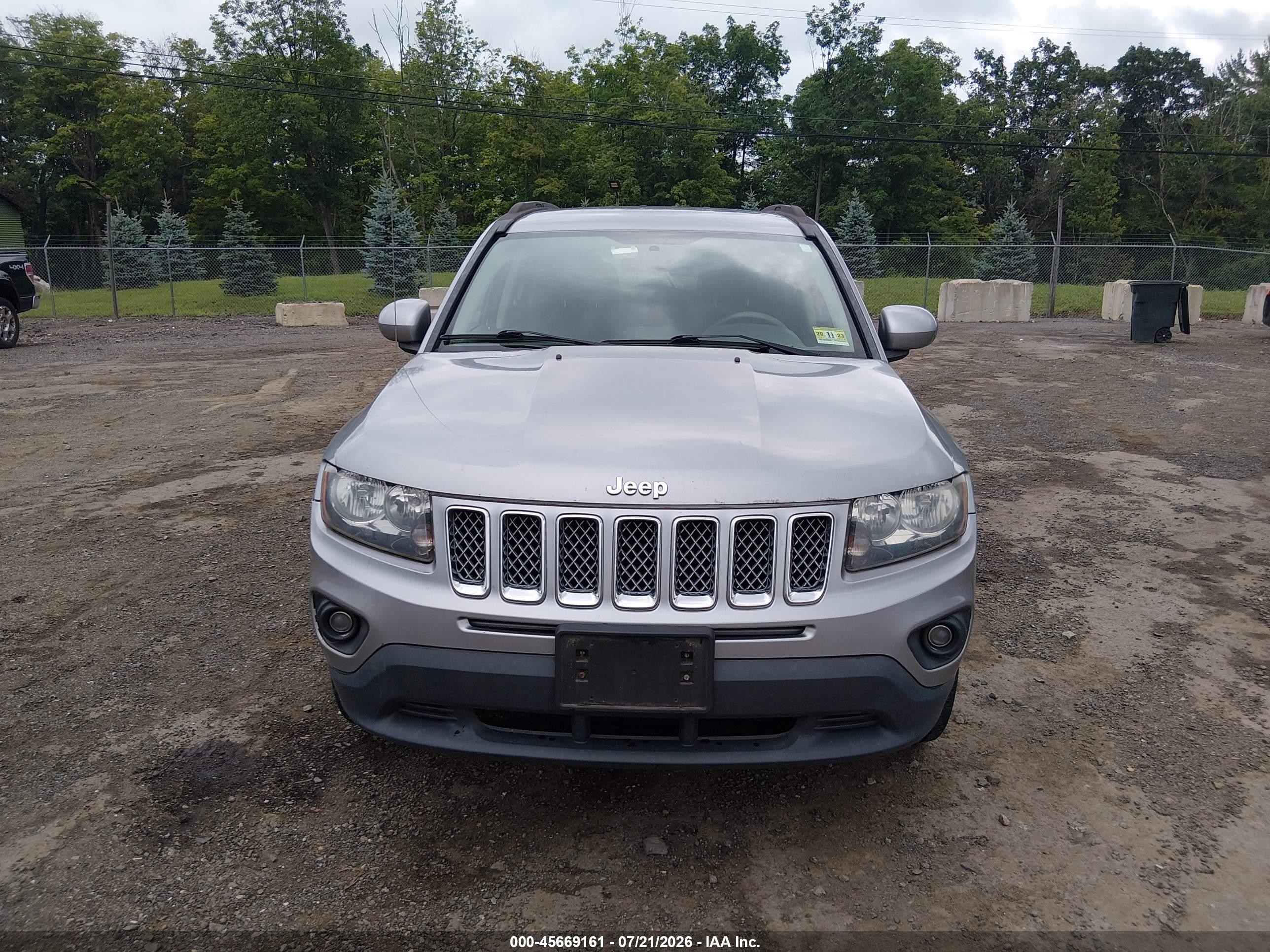 2015 Jeep Compass Latitude Silver vin: 1C4NJDEB3FD177356