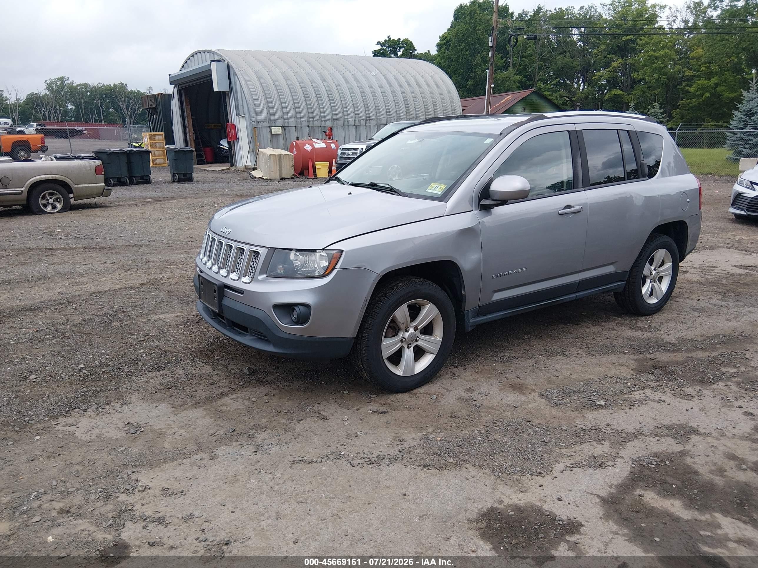2015 Jeep Compass Latitude Silver vin: 1C4NJDEB3FD177356