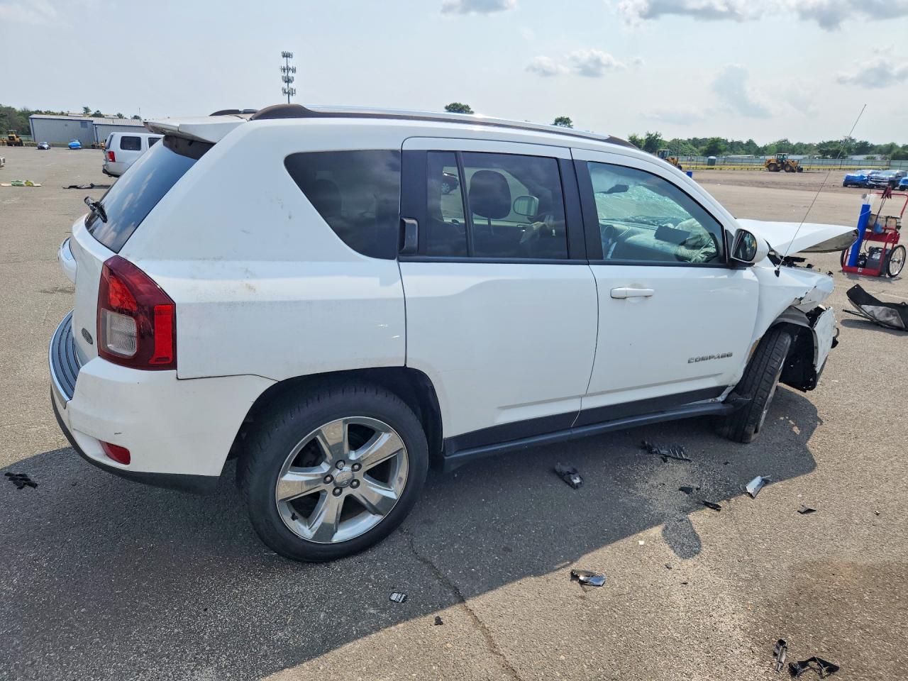 2015 Jeep Compass Latitude White vin: 1C4NJDEB3FD290725