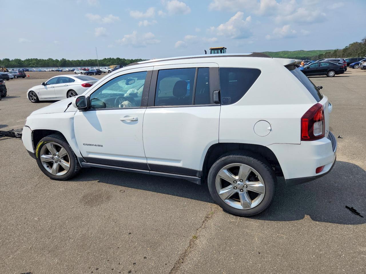 2015 Jeep Compass Latitude White vin: 1C4NJDEB3FD290725