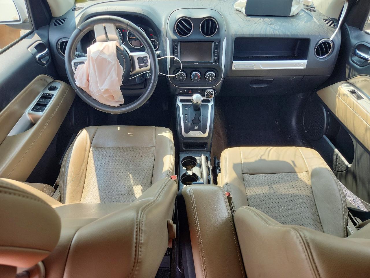 2015 Jeep Compass Latitude White vin: 1C4NJDEB3FD290725