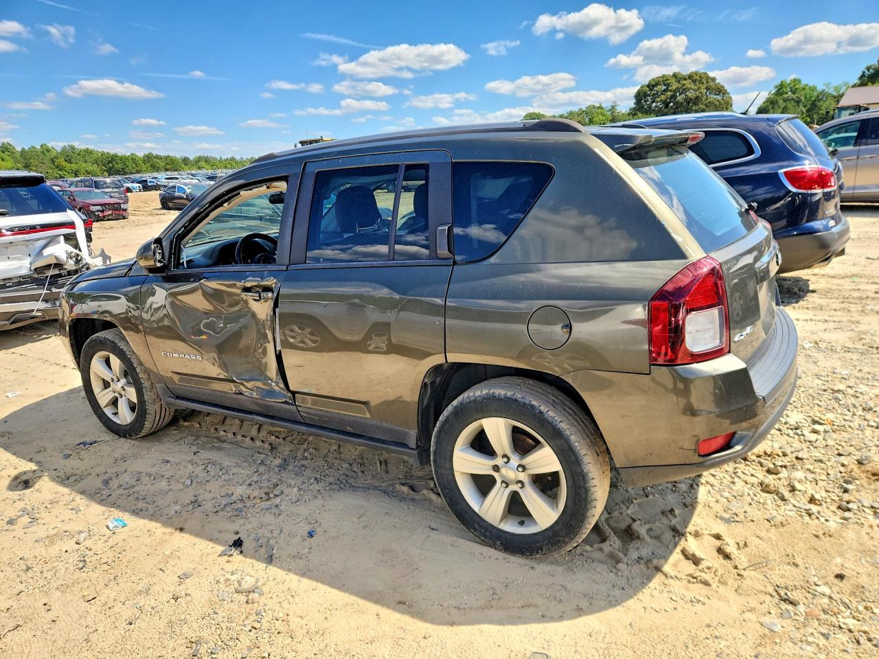 2015 Jeep Compass Latitude Green vin: 1C4NJDEB3FD333394