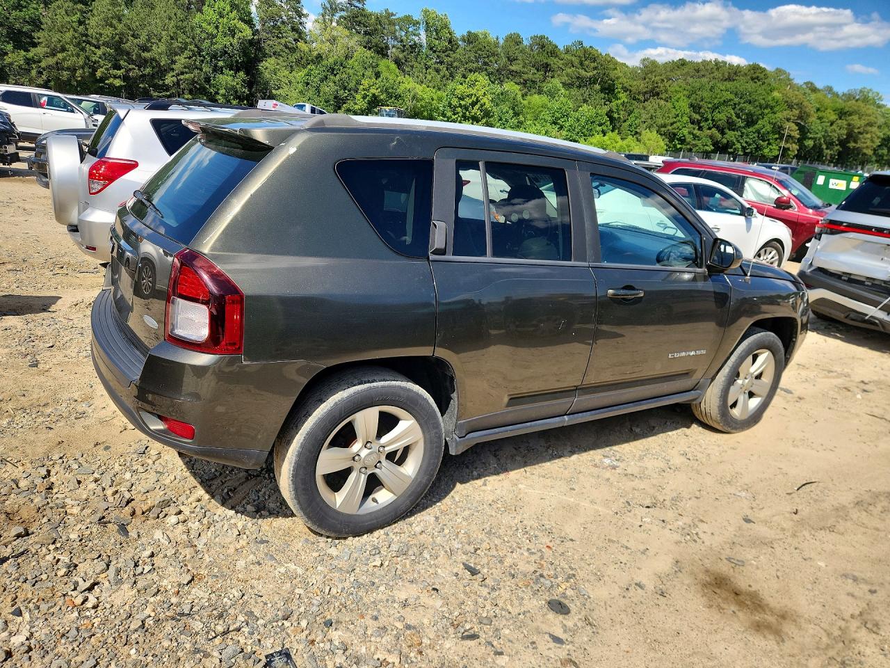 2015 Jeep Compass Latitude Green vin: 1C4NJDEB3FD333394