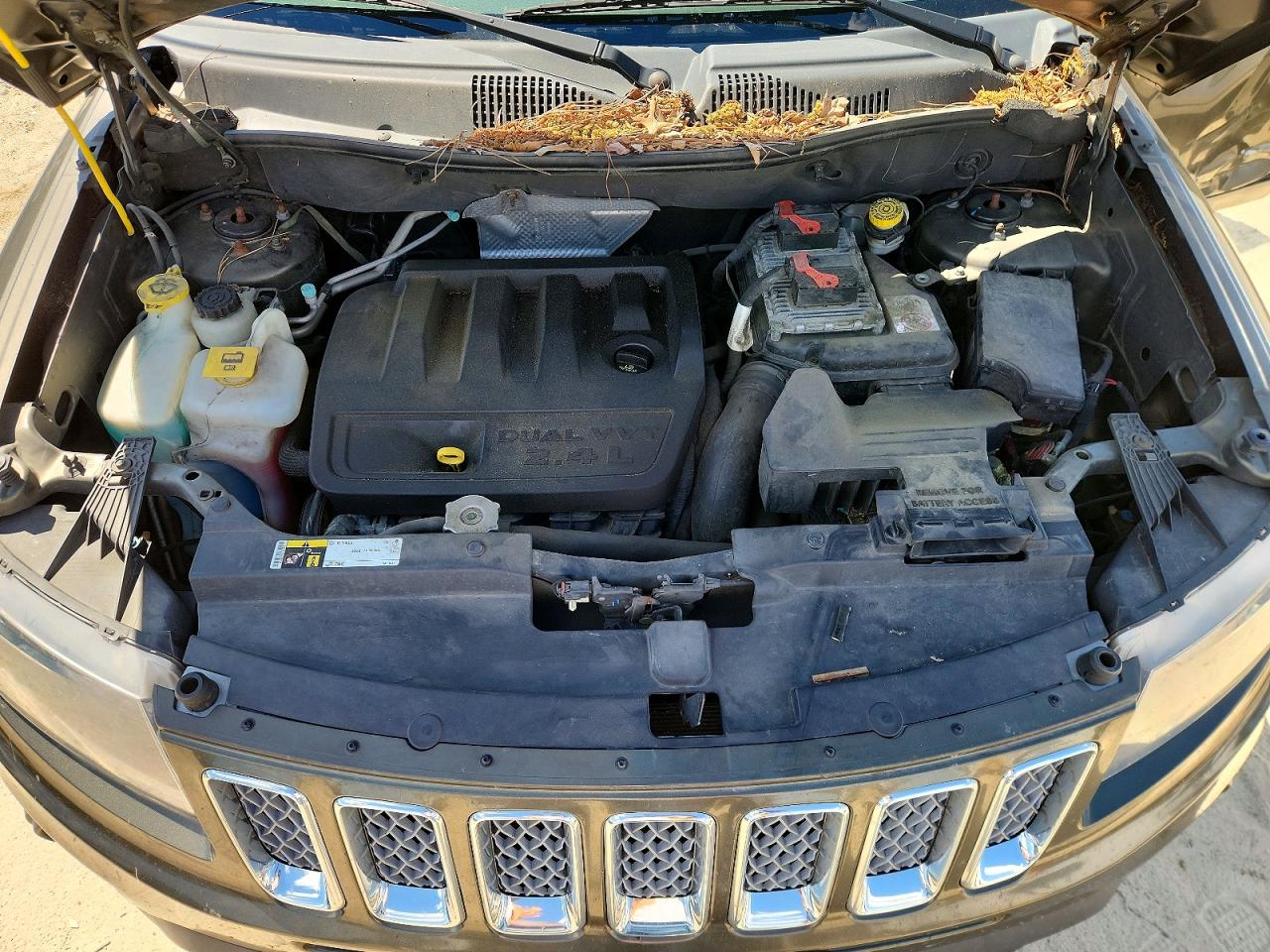 2015 Jeep Compass Latitude Green vin: 1C4NJDEB3FD333394